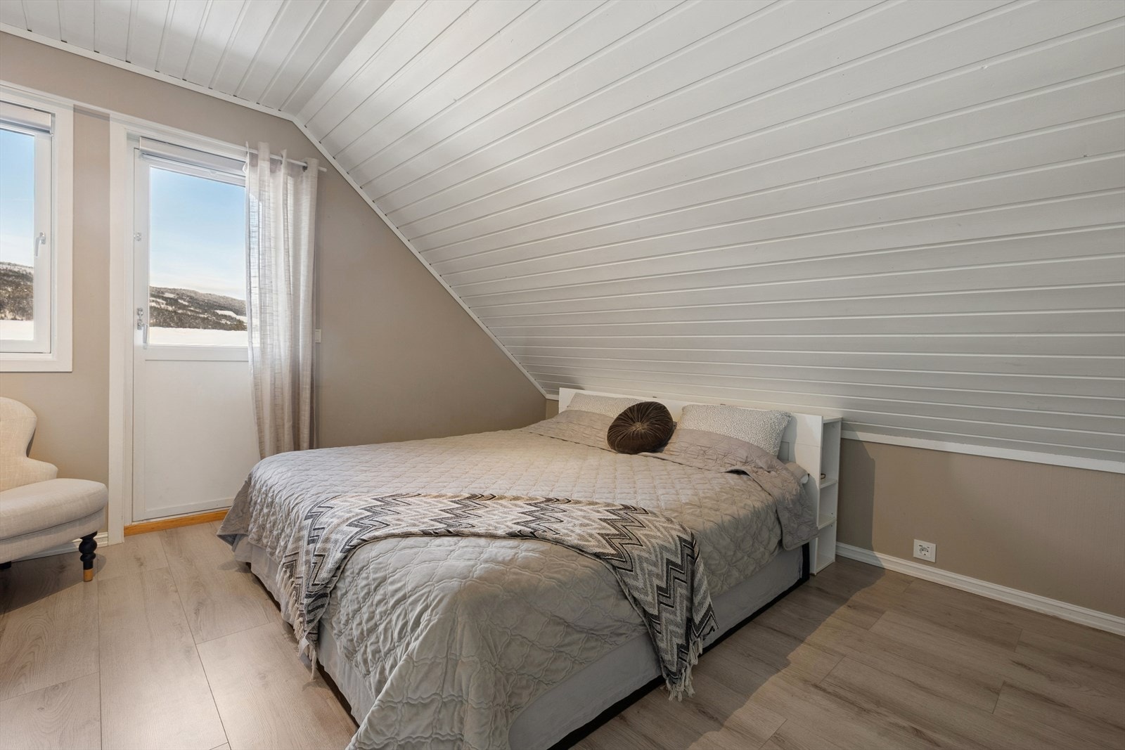 Soverom 3 fremstår moderne og stilrent Galleribilde