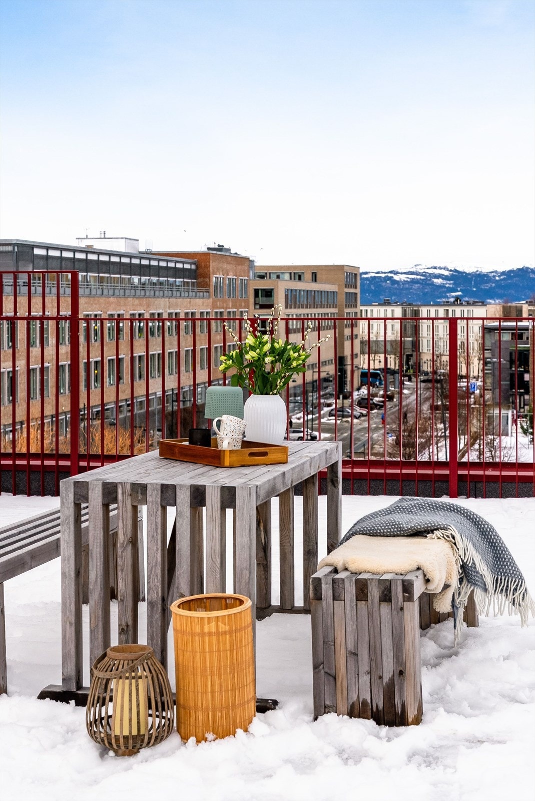 På taket av bygget har man en flott felles takterrasse der solen kan nytes hele dagen. Galleribilde