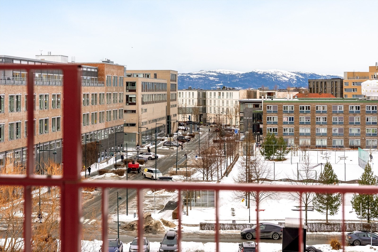 Her bor du med kort avstand til sentrale studiesteder som NTNU Handelshøyskolen, NTNU Gløshaugen og St. Olavs hospital. Teknobyen, Spektrum og Studentersamfundet er også kort vei unna. Galleribilde