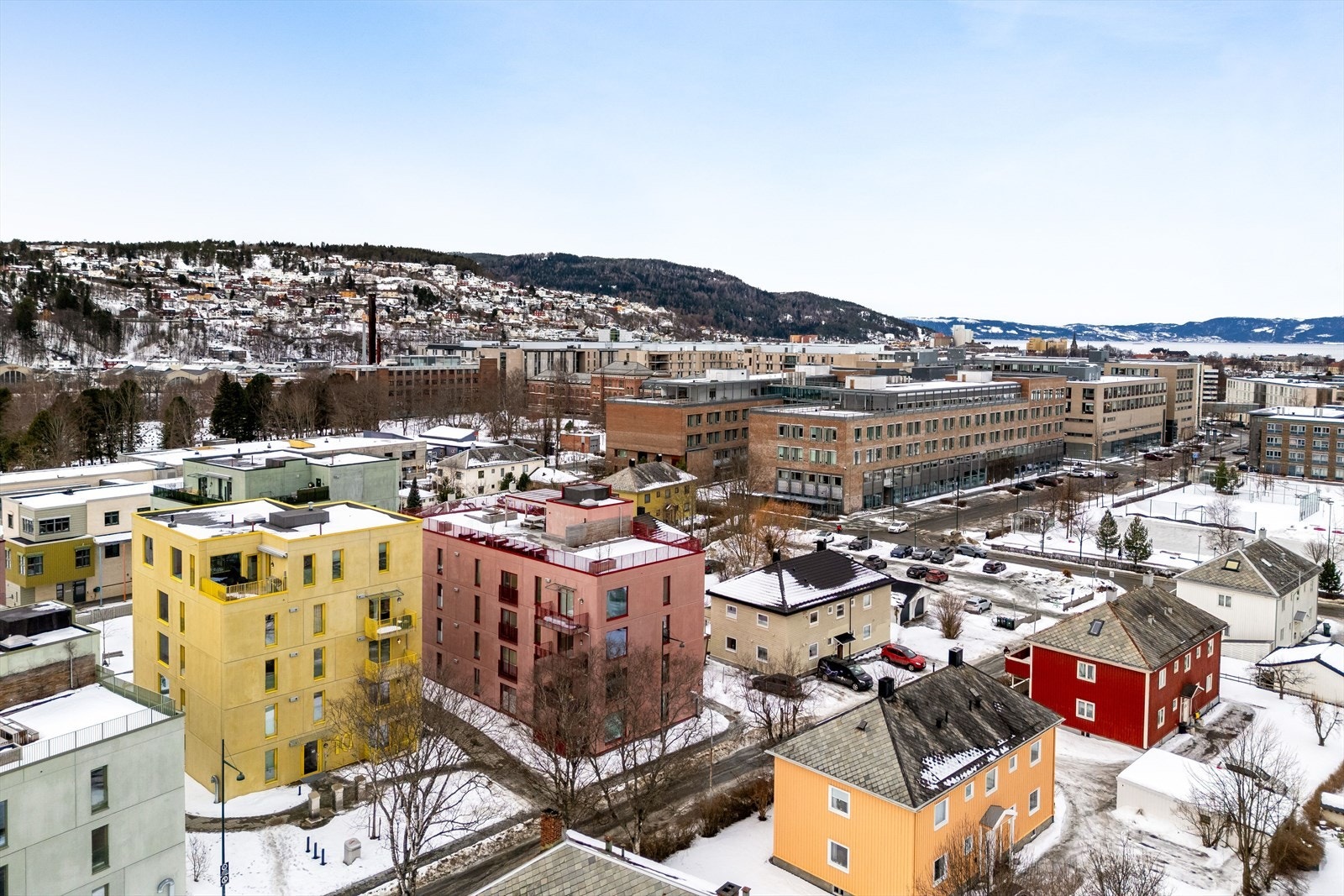 Her bor man sentralt med kort vei til "alt" man trenger i hverdagen. Galleribilde