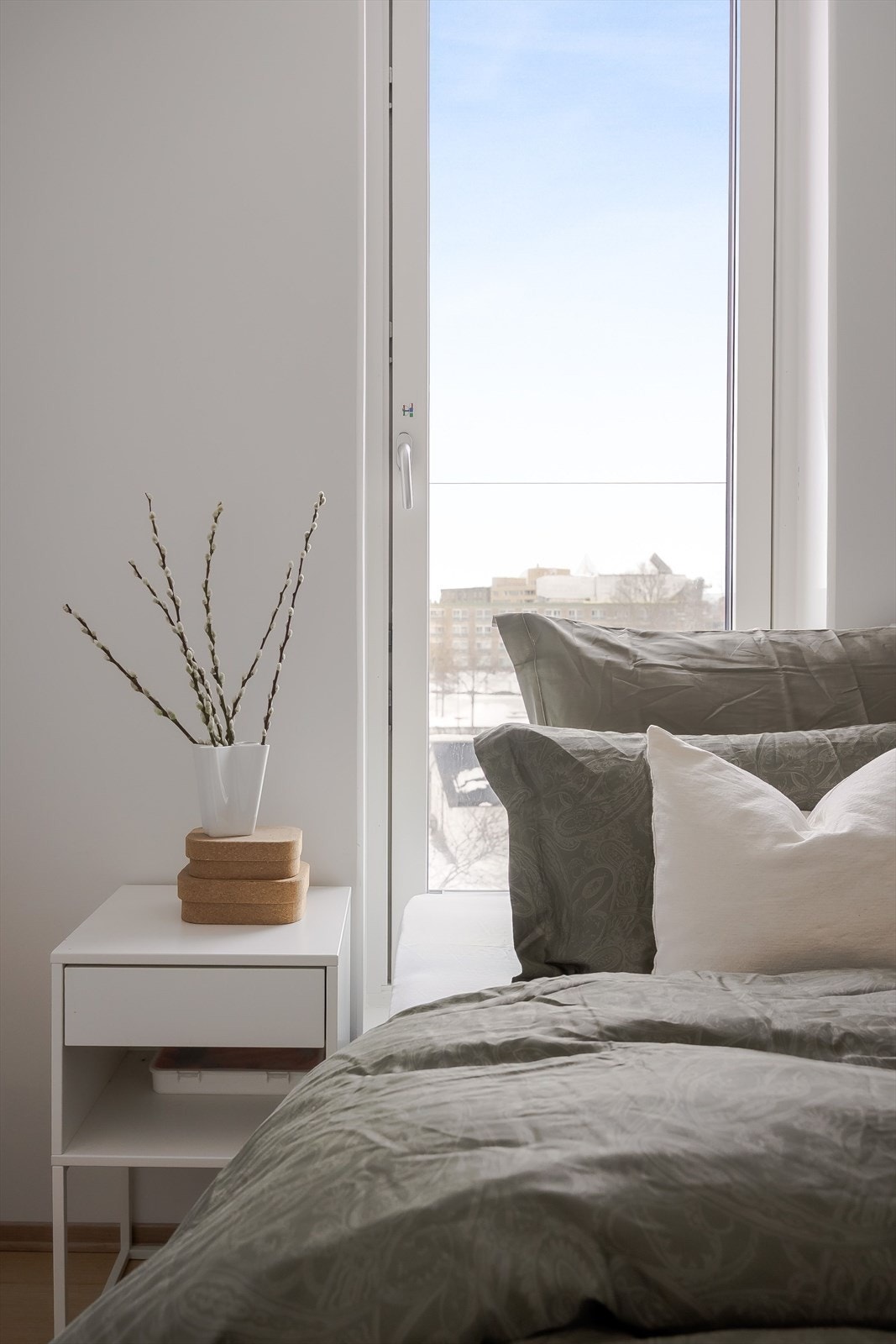 Den store vindusflaten sørger for rikelig med naturlig lysinnslipp. Galleribilde