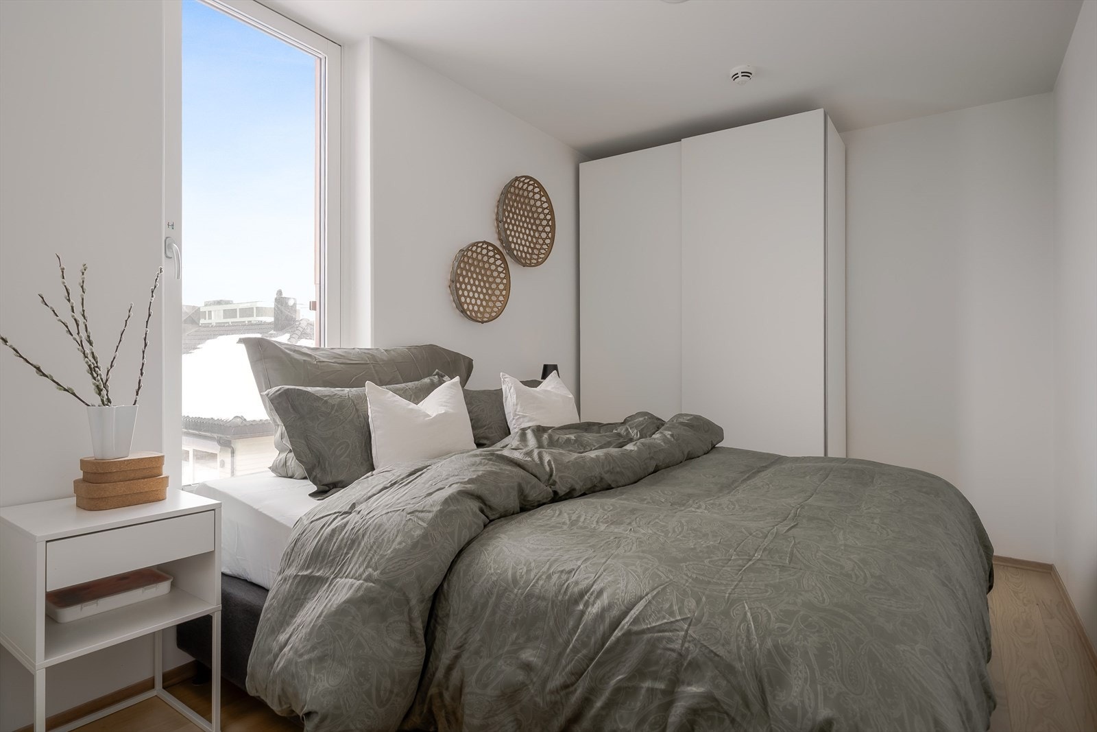 Hovedsoverommet måler 9,5 kvm og har god plass til både dobbeltseng og stor garderobeløsning. Galleribilde