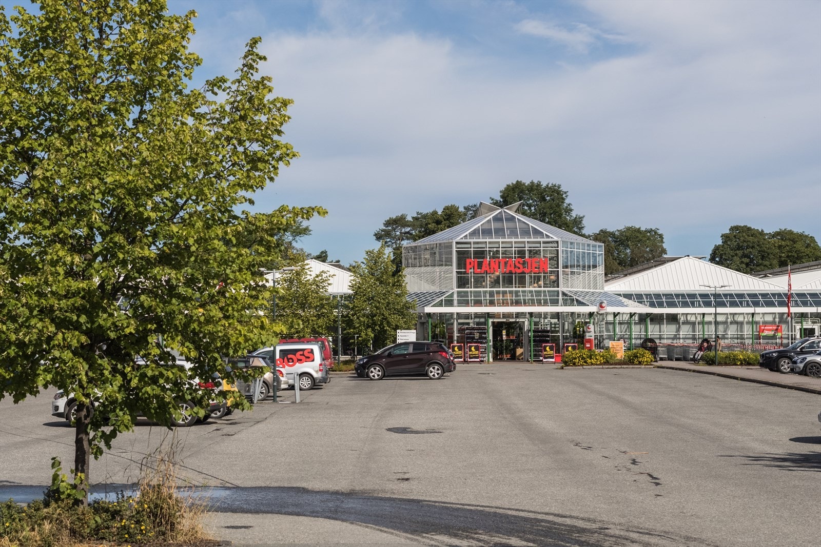 Like i nærheten finner du Rema 1000 og Plantasjen som begge holder åpent på søndager. Galleribilde