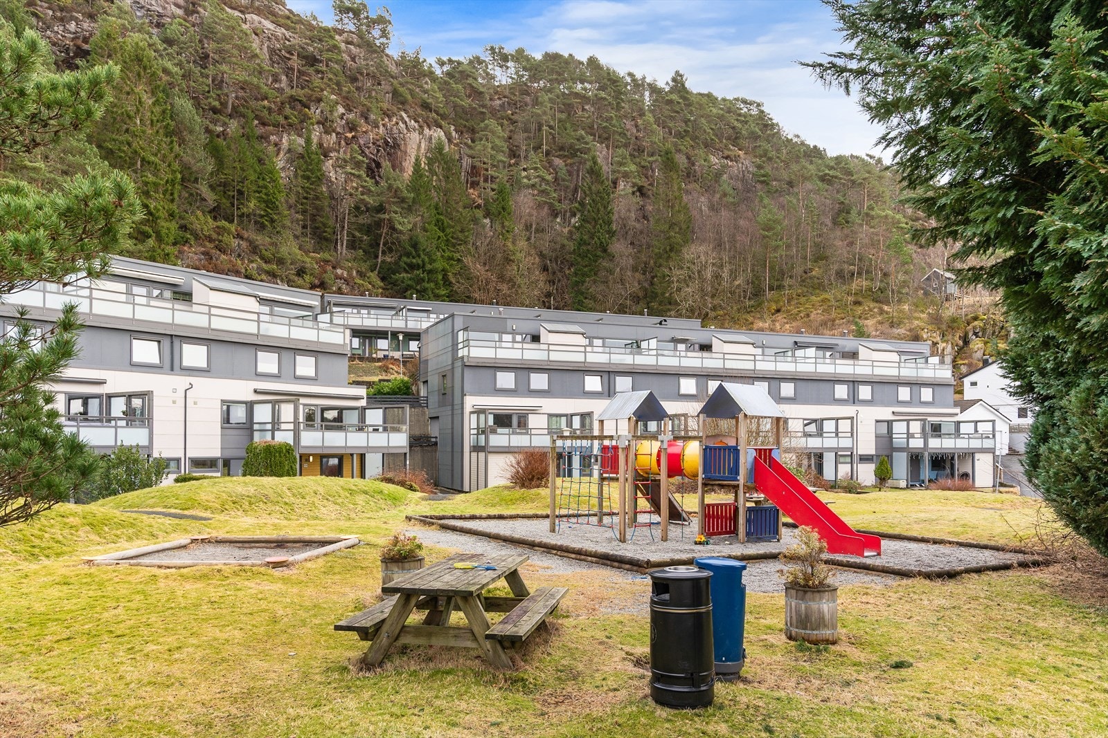 - Bo i fredelige omgivelser med minimalt med innsyn - Galleribilde
