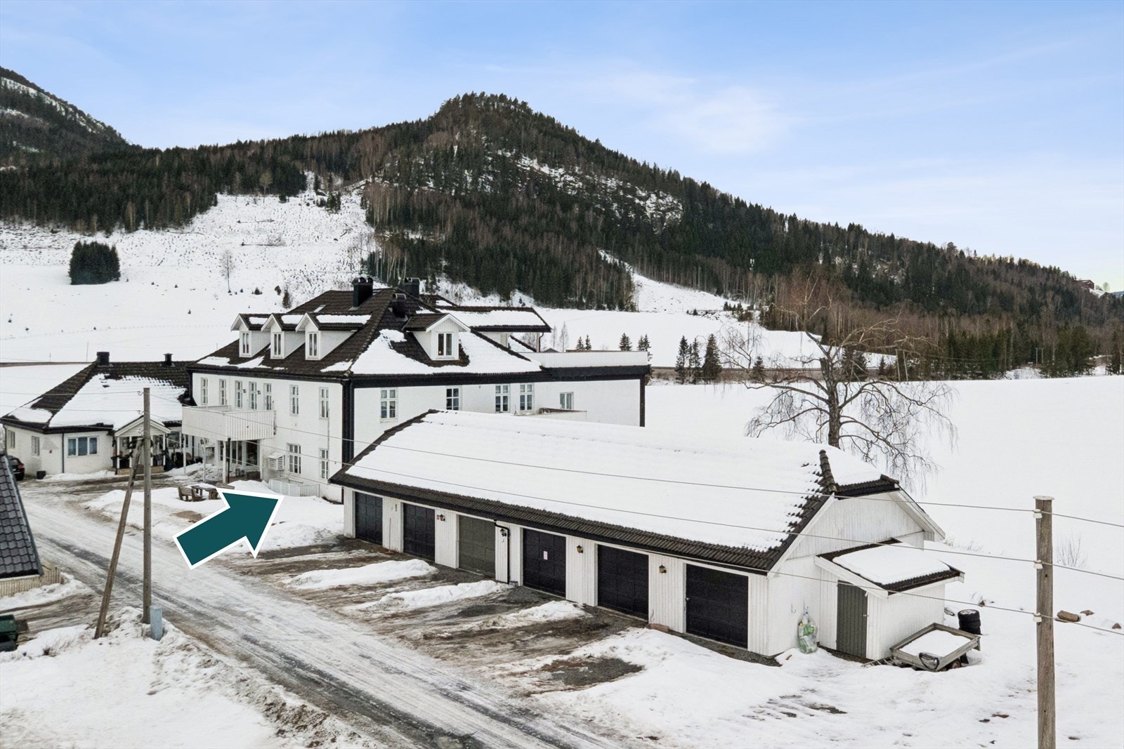 Landlig beliggende sameie, i et rolig område i kort kjøreavstand fra Kongsberg by. Galleribilde