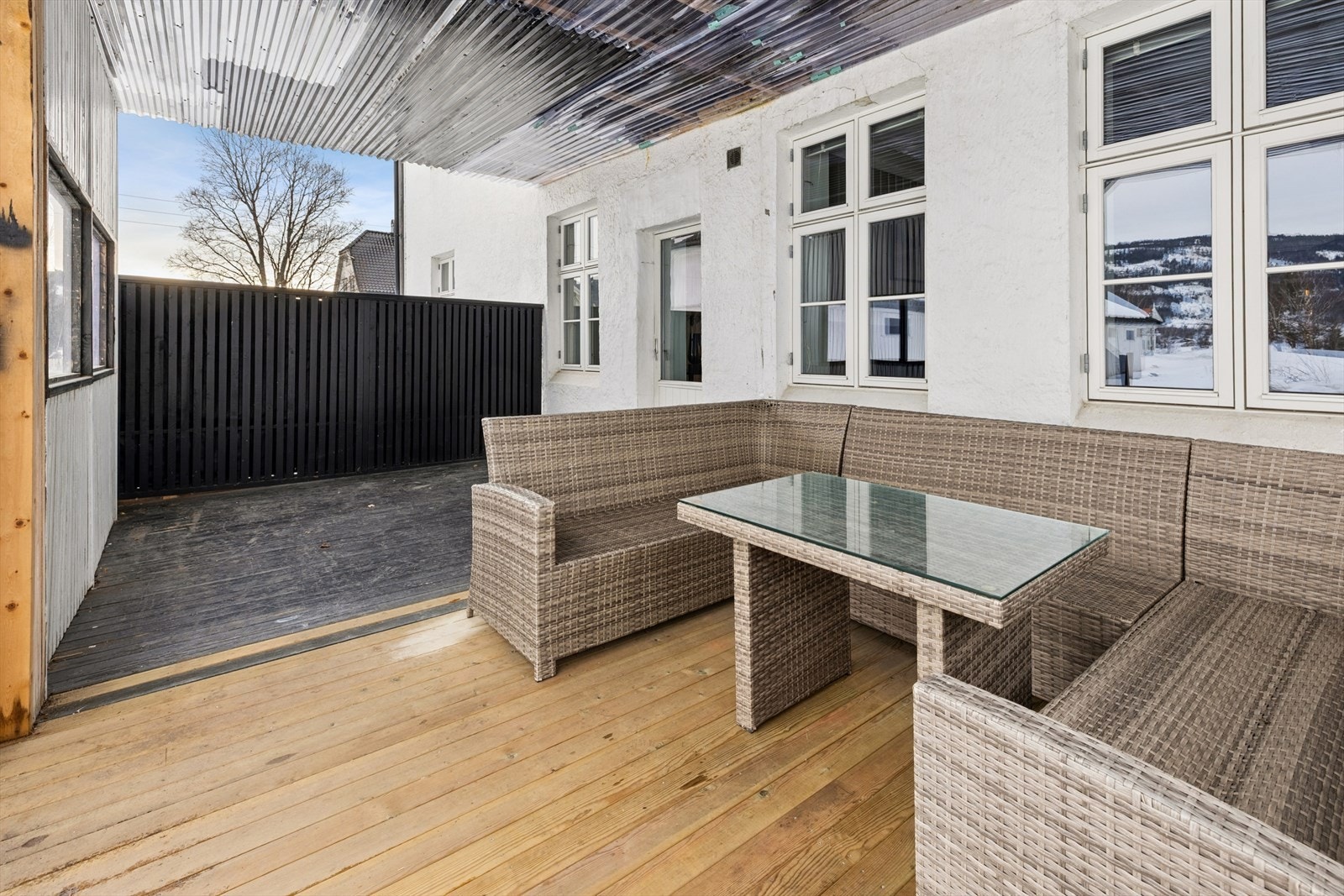 Overbygd veranda. Galleribilde