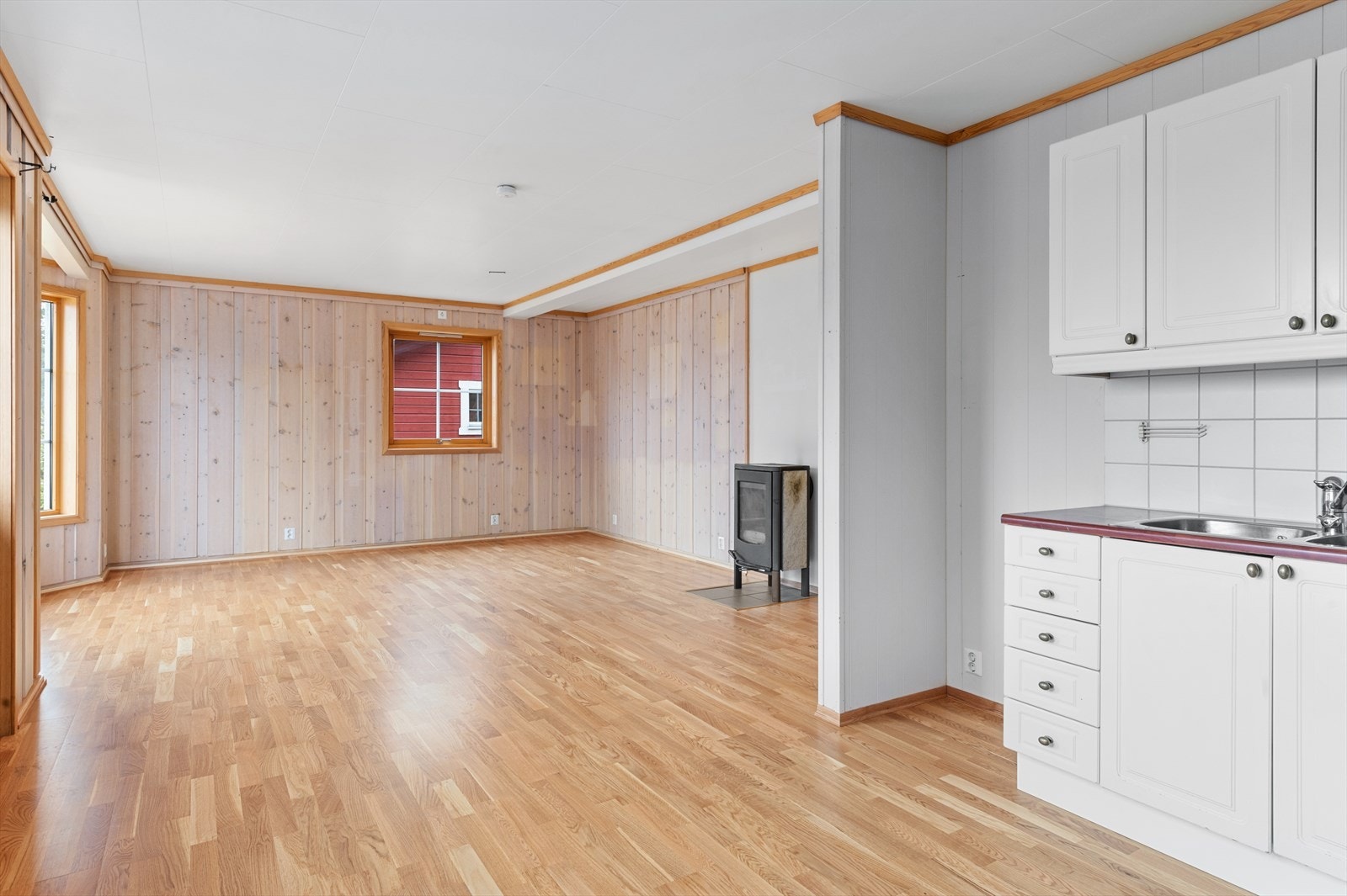 Det er en vedovn på stuen. Galleribilde