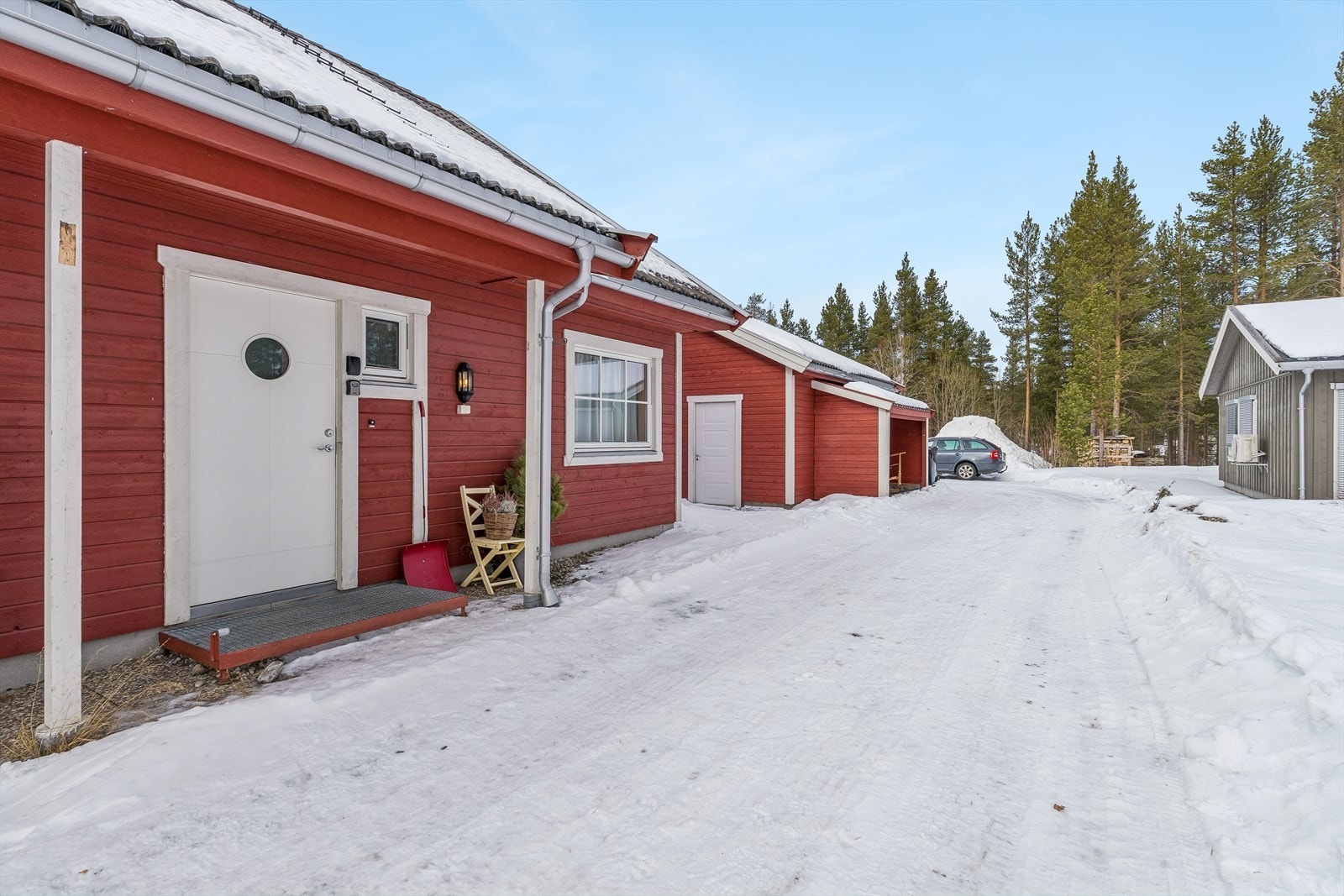 Boenheten i 2. etasje har egen, separat inngang fra utsiden. Galleribilde