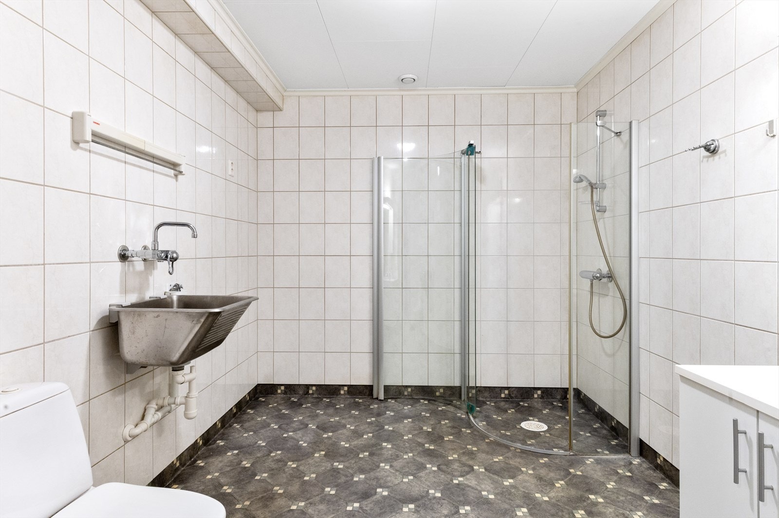 Rommet har naturlig ventilering via avtrekk i taket. Galleribilde