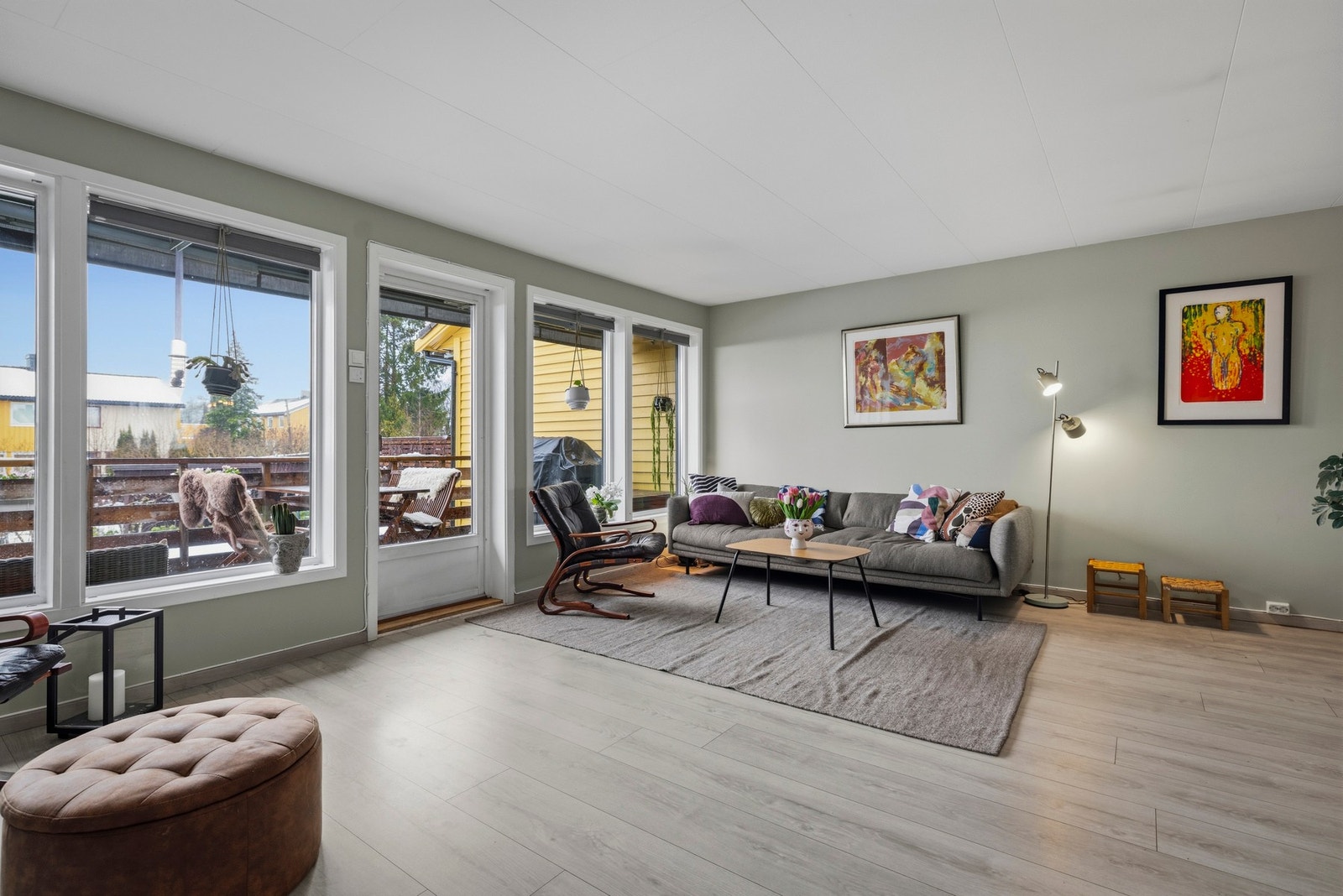 Det er gode møbleringsmuligheter i stuen. Galleribilde