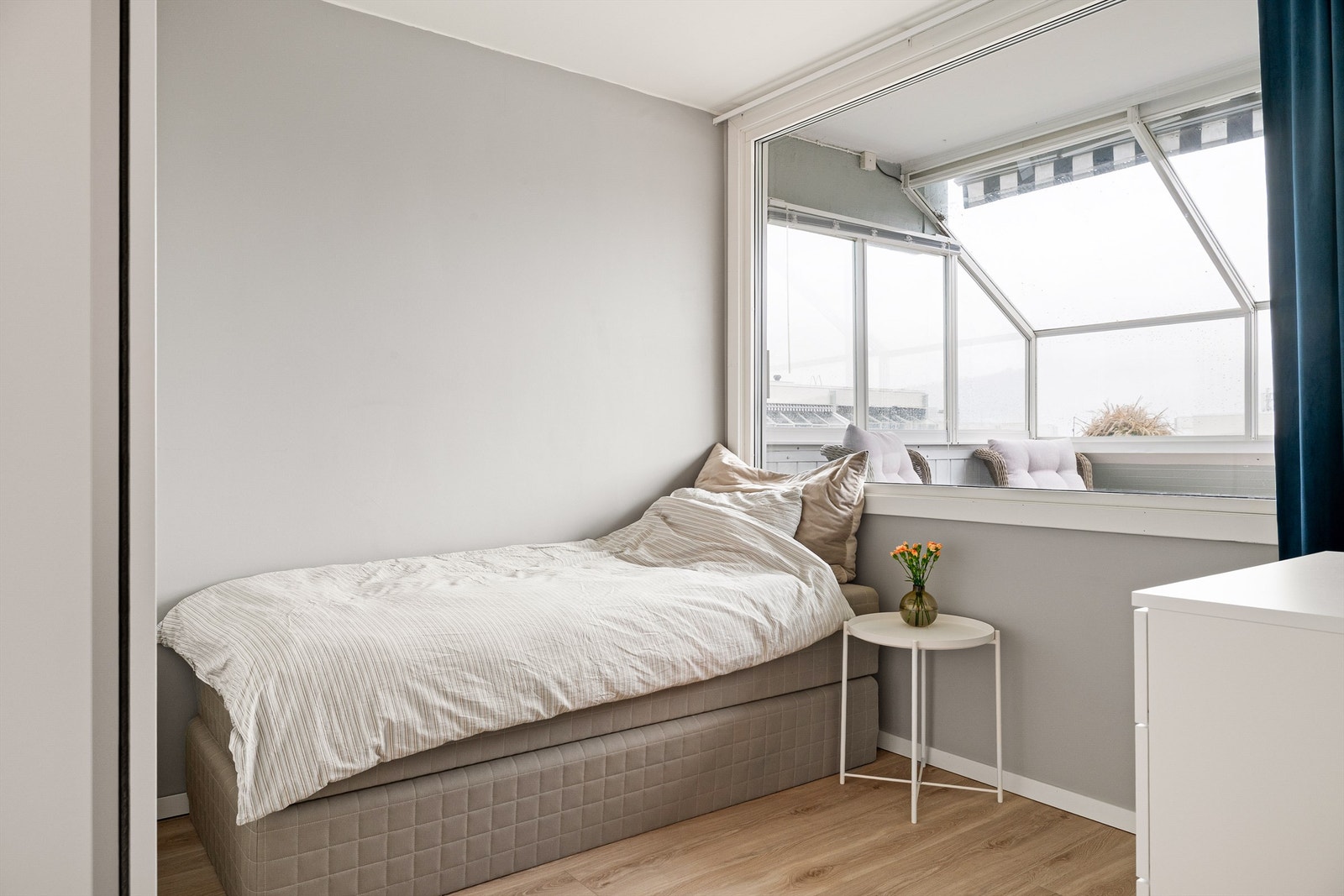 Soverom med plass til garderobeløsning. Galleribilde