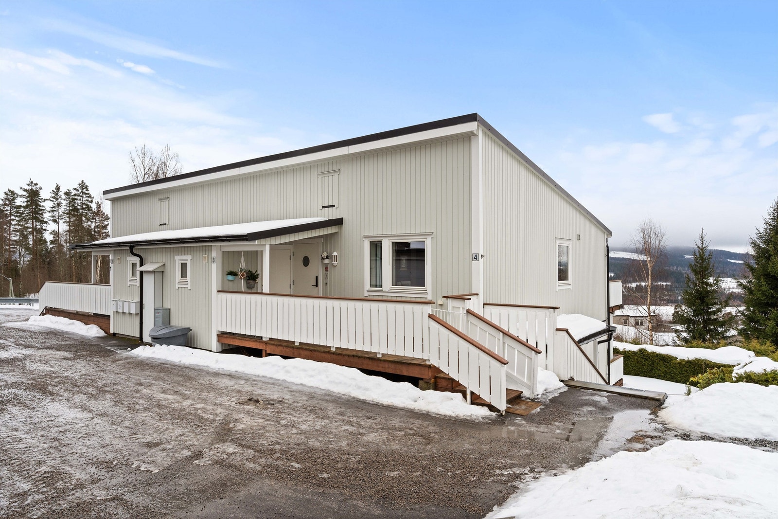 Adkomst til leiligheten fra bakkeplan. Galleribilde