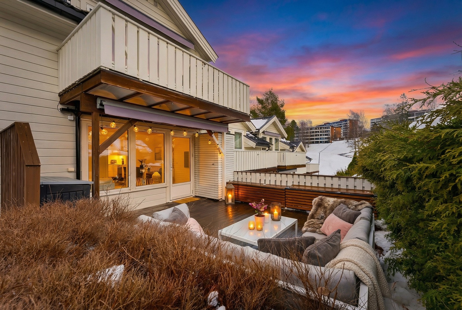 Et velholdt og familievennlig rekkehus med en funksjonell og gjennomtenkt planløsning samt gode lysforhold. Galleribilde