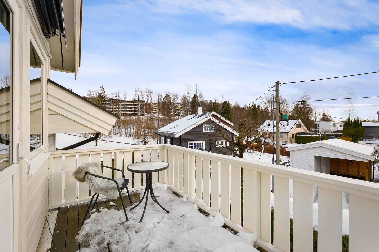 Balkongen er av god størrelse, og har plass til balkongmøblement. Galleribilde