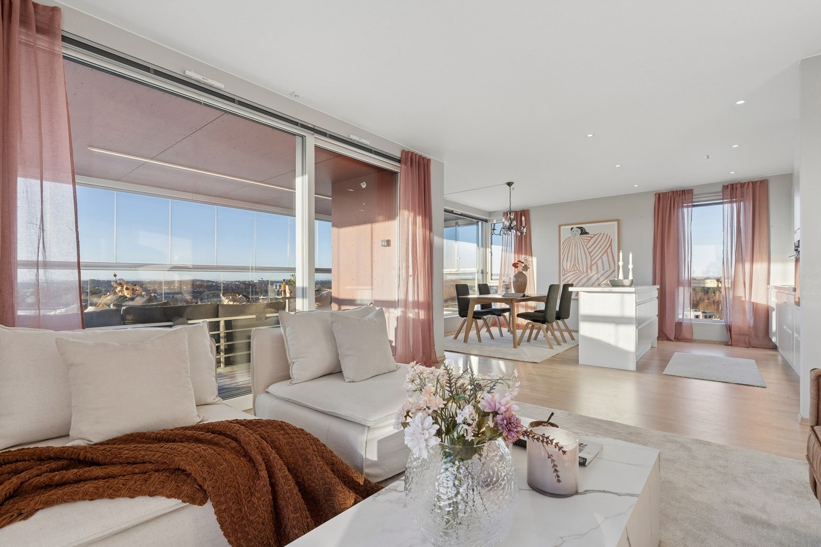 DnB Eiendom v/Anne Marie Endresen har gleden av å presentere Sole allé 63! Galleribilde