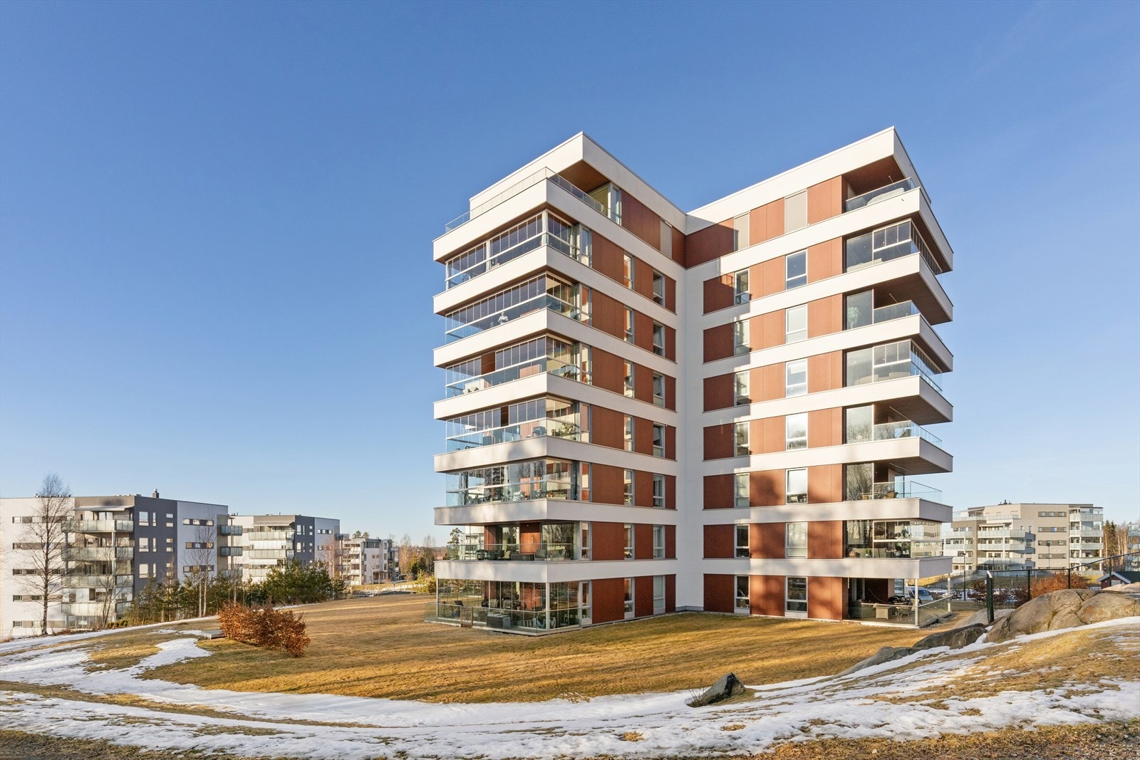 Sole allé 63 er en innbydende og moderne leilighet i 7. etasje, perfekt plassert på populære Sole i Vestby. Galleribilde