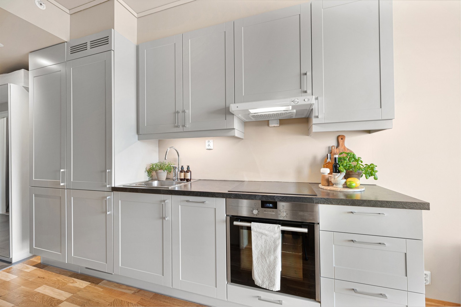 Lyst og pent kjøkken som har fått tilstandsgrad 1 av takstmann. Galleribilde