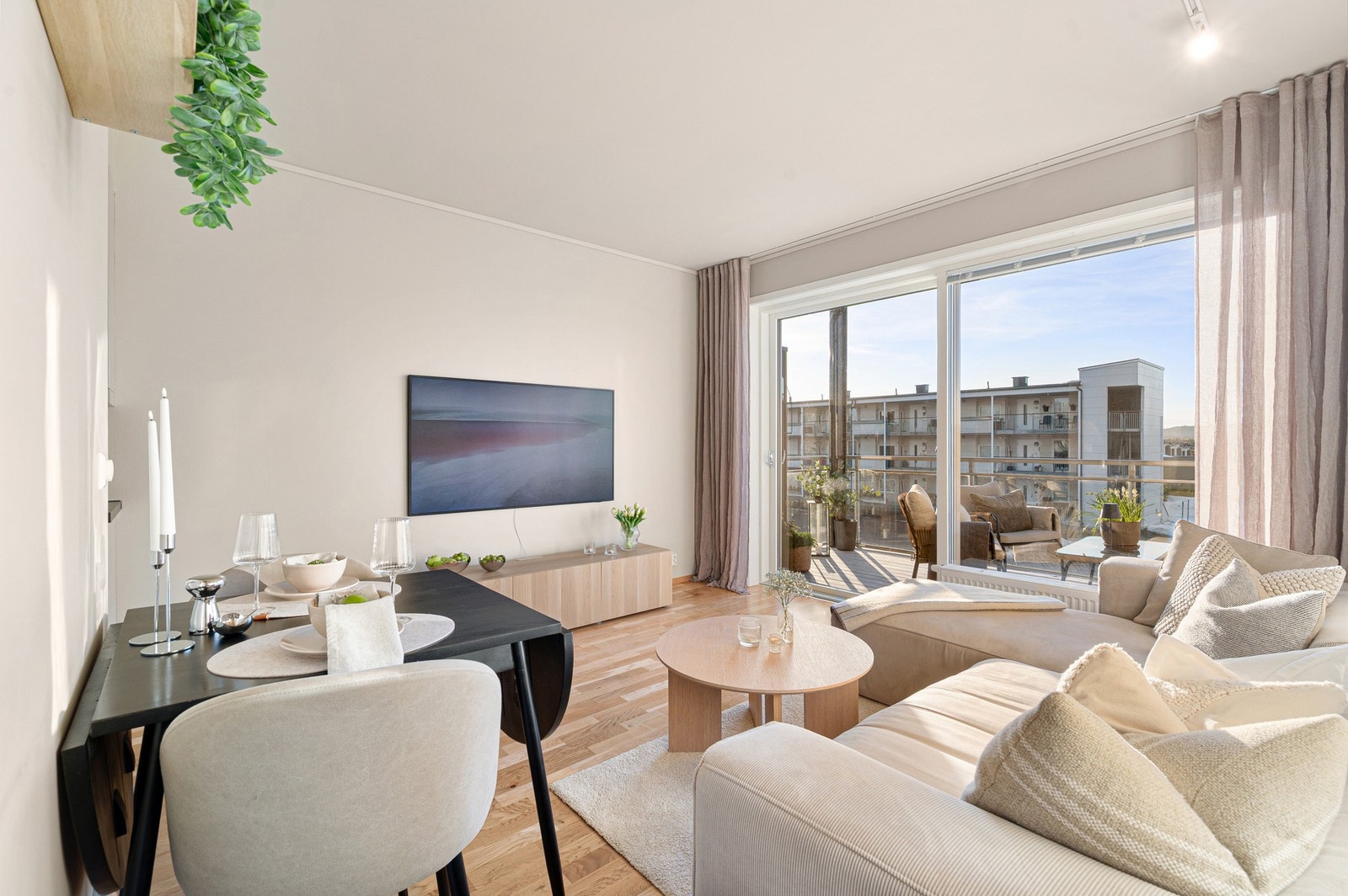 Leiligheten er nylig malt i lune og delikate farger. Galleribilde