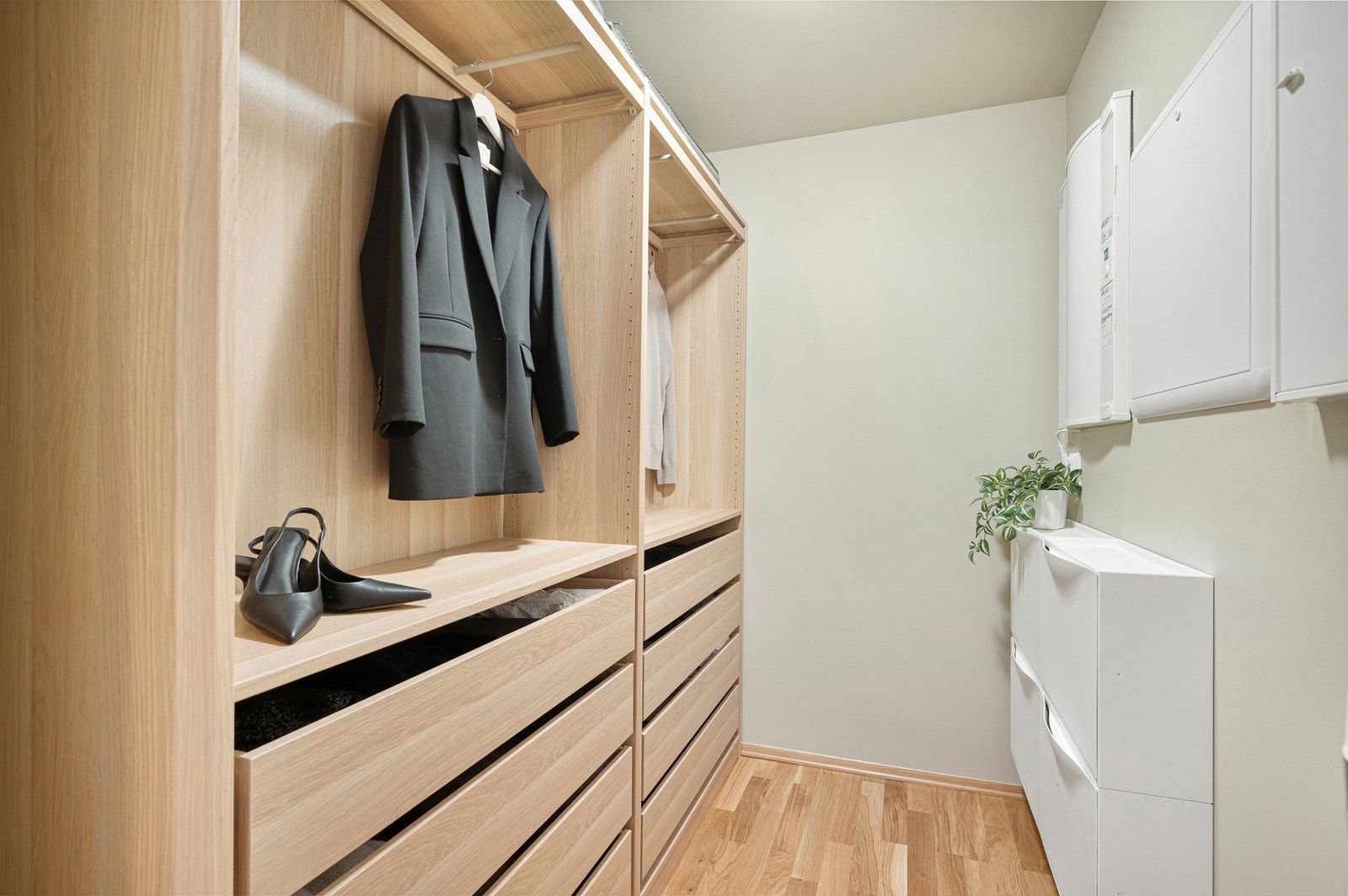 Praktisk med en innvendig bod pluss en sportsbod i kjeller. Galleribilde