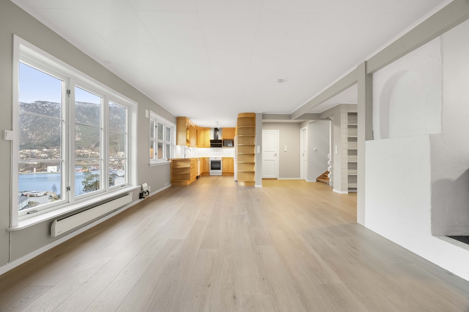 Kjøkken/stove hovudplan i open løysing Galleribilde