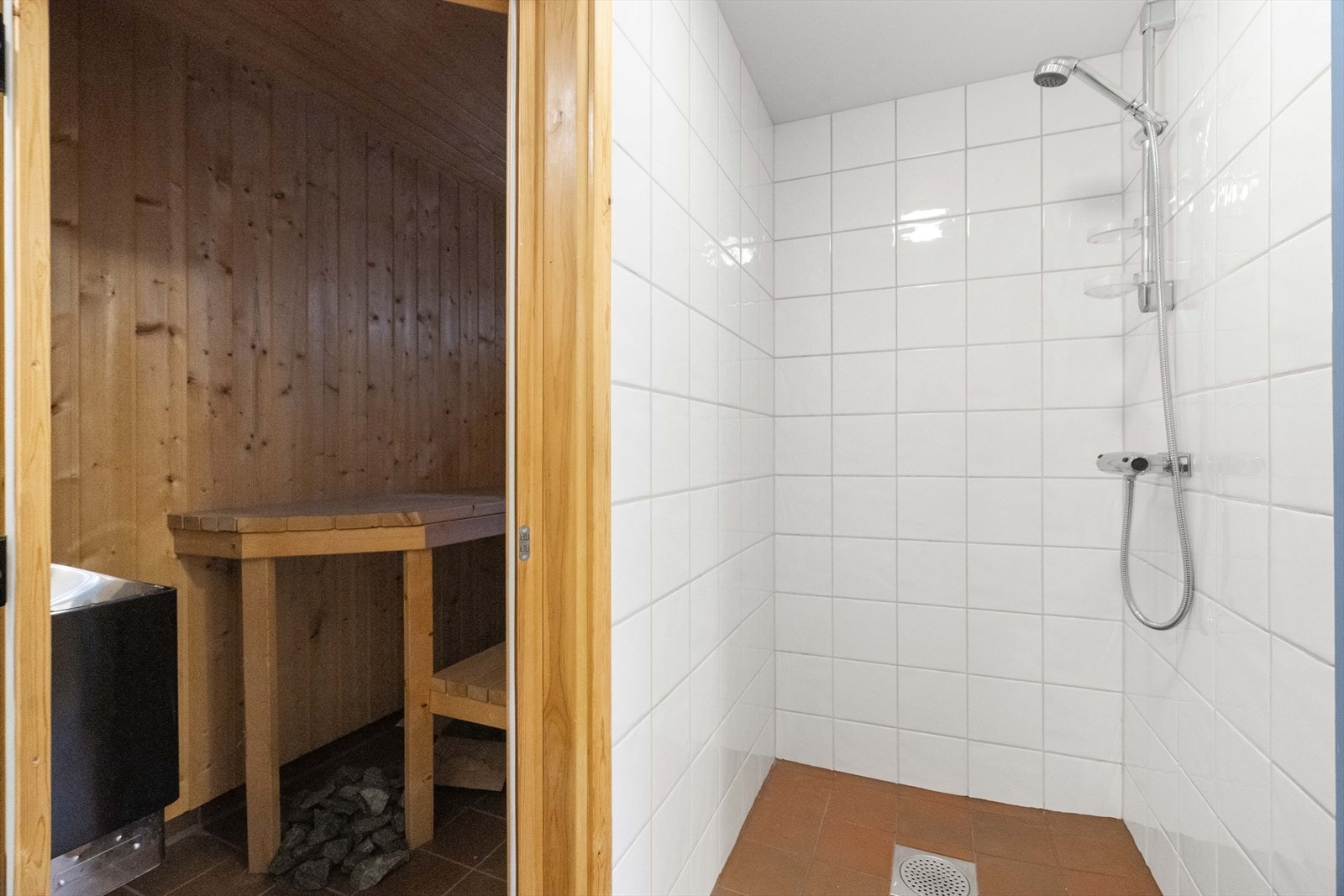 Prakisk dusj ved badstova Galleribilde