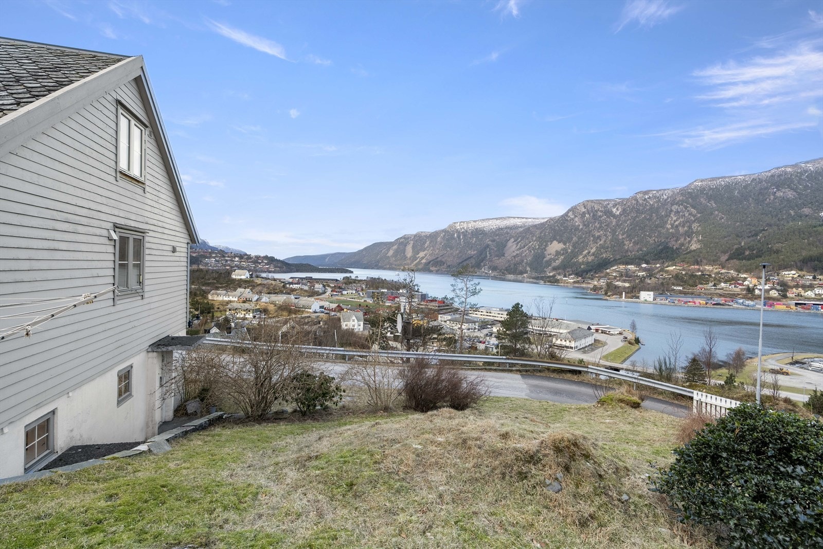 Utsikt frå eigedomen Galleribilde