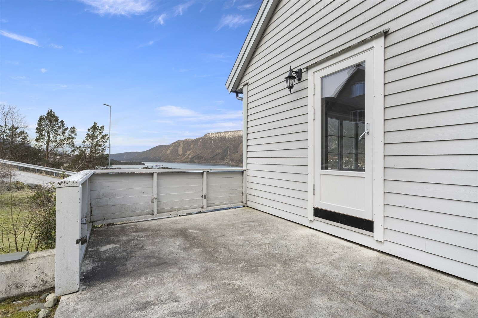 Terrasse med tilkomst frå stove hovudplan Galleribilde