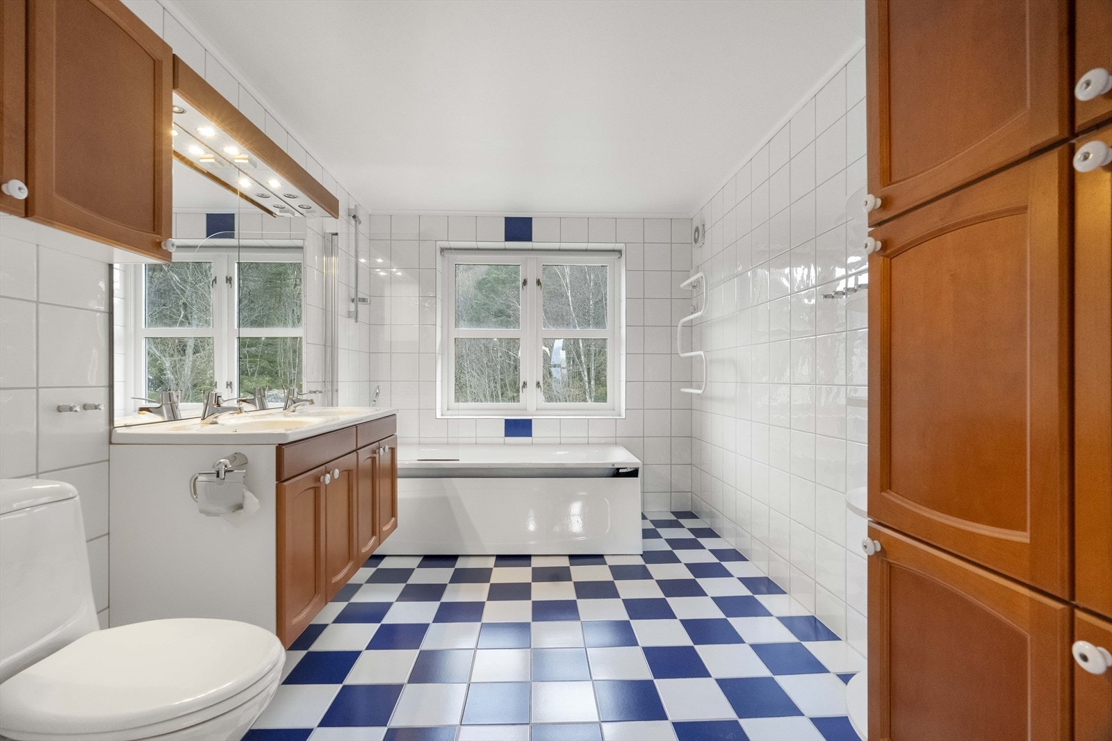 Badet er loftsetasjen er oppgradert i 1998 Galleribilde