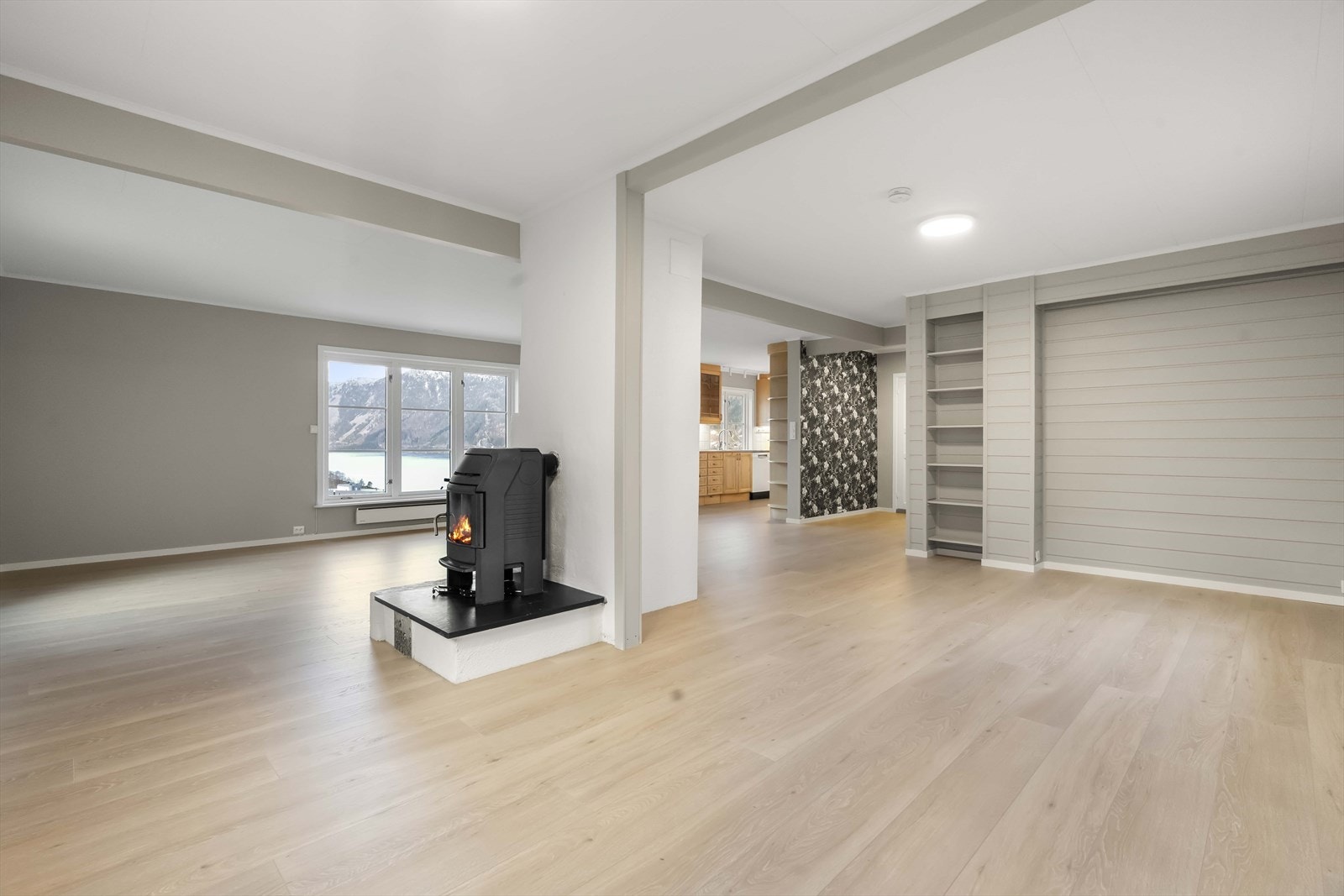 Oppvarming med vedomn - ihht takst må pipe/omner kontrollerast før bruk Galleribilde