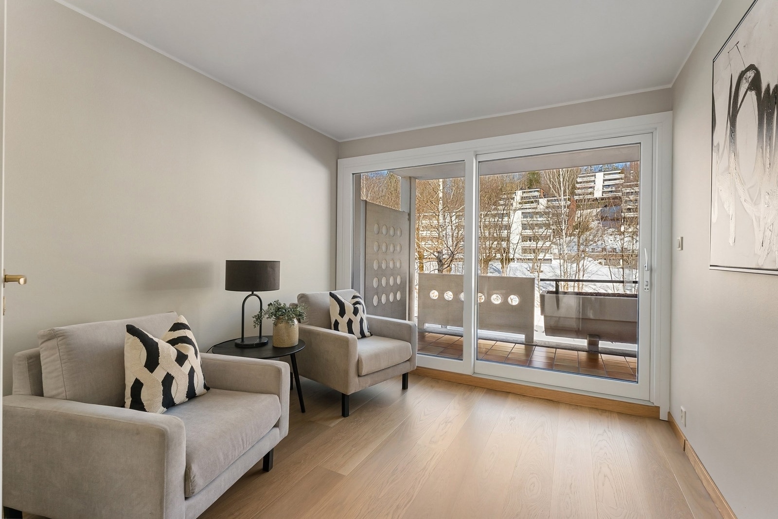 Det fjerde soverommet har egen utgang til balkong og ny parkett fra 2024. Galleribilde