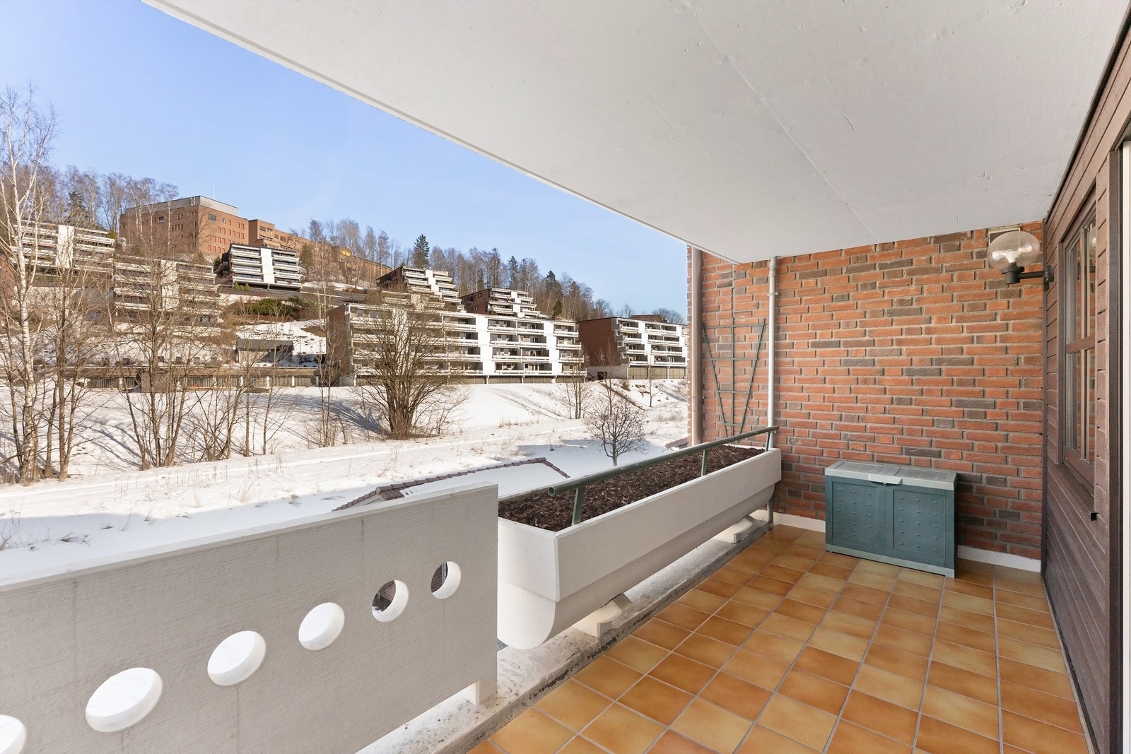 Den andre balkongen har utgang fra et soverom og er et mer privat uterom. Galleribilde