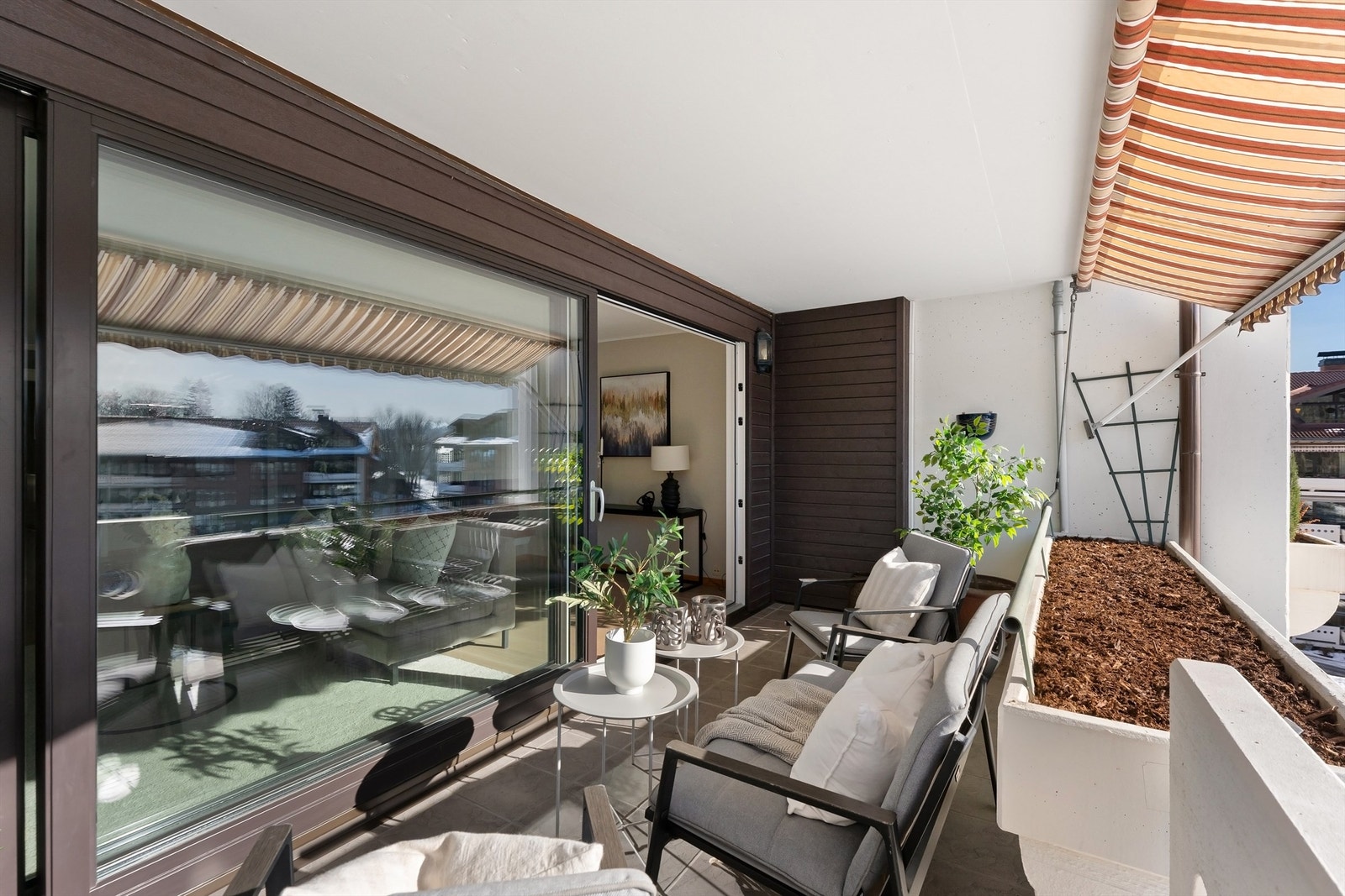 Den nye balkongdøren fra 2024 gir en sømløs overgang mellom inne- og uterom. Galleribilde