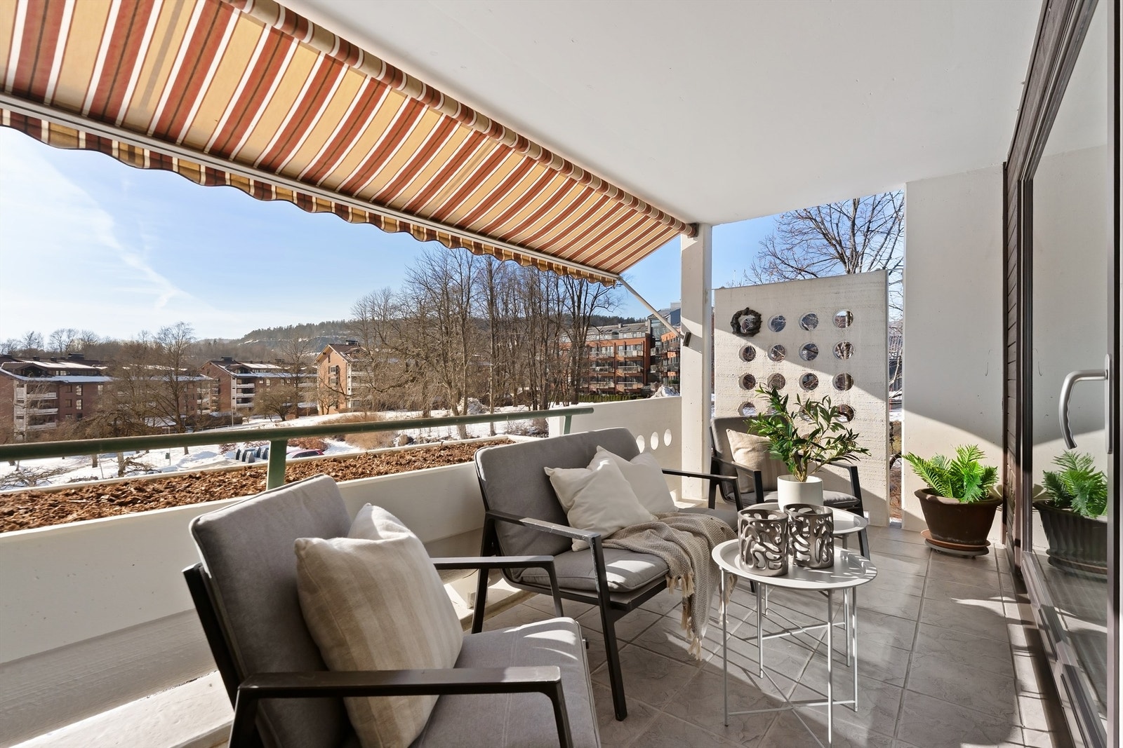 Leiligheten har to balkonger på til sammen 19 m², som utvider boarealet på varme dager. Galleribilde