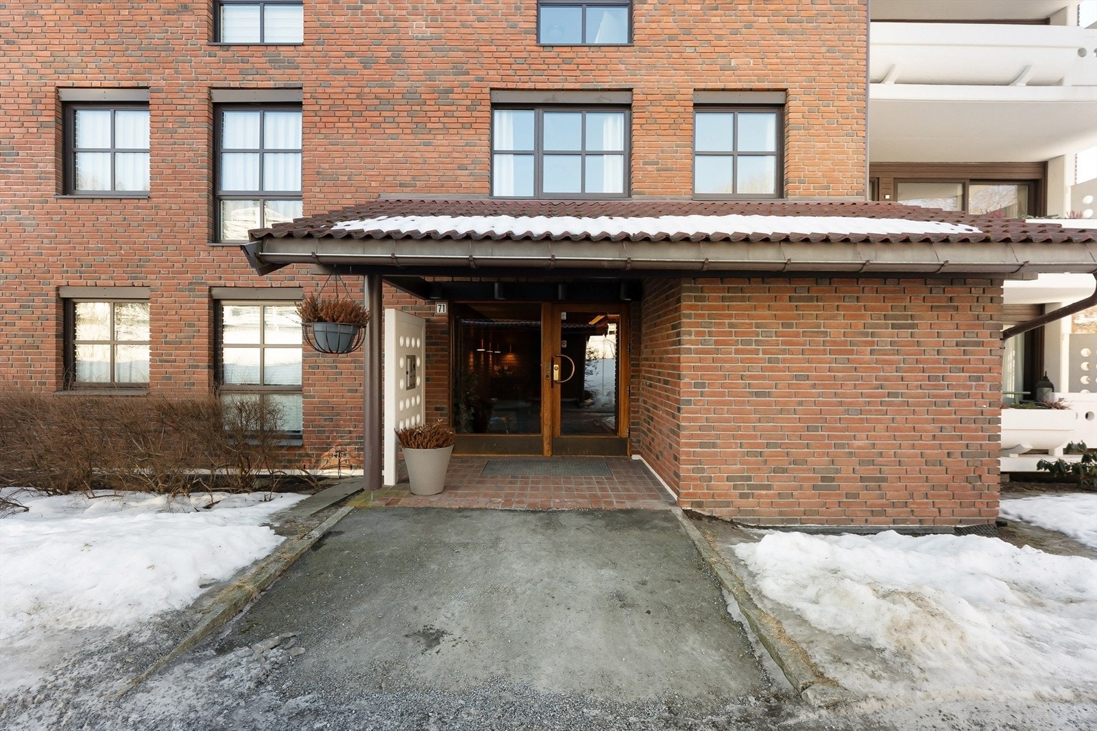 Bygget har heis som tar deg komfortabelt opp til leiligheten i 3. etasje. Galleribilde