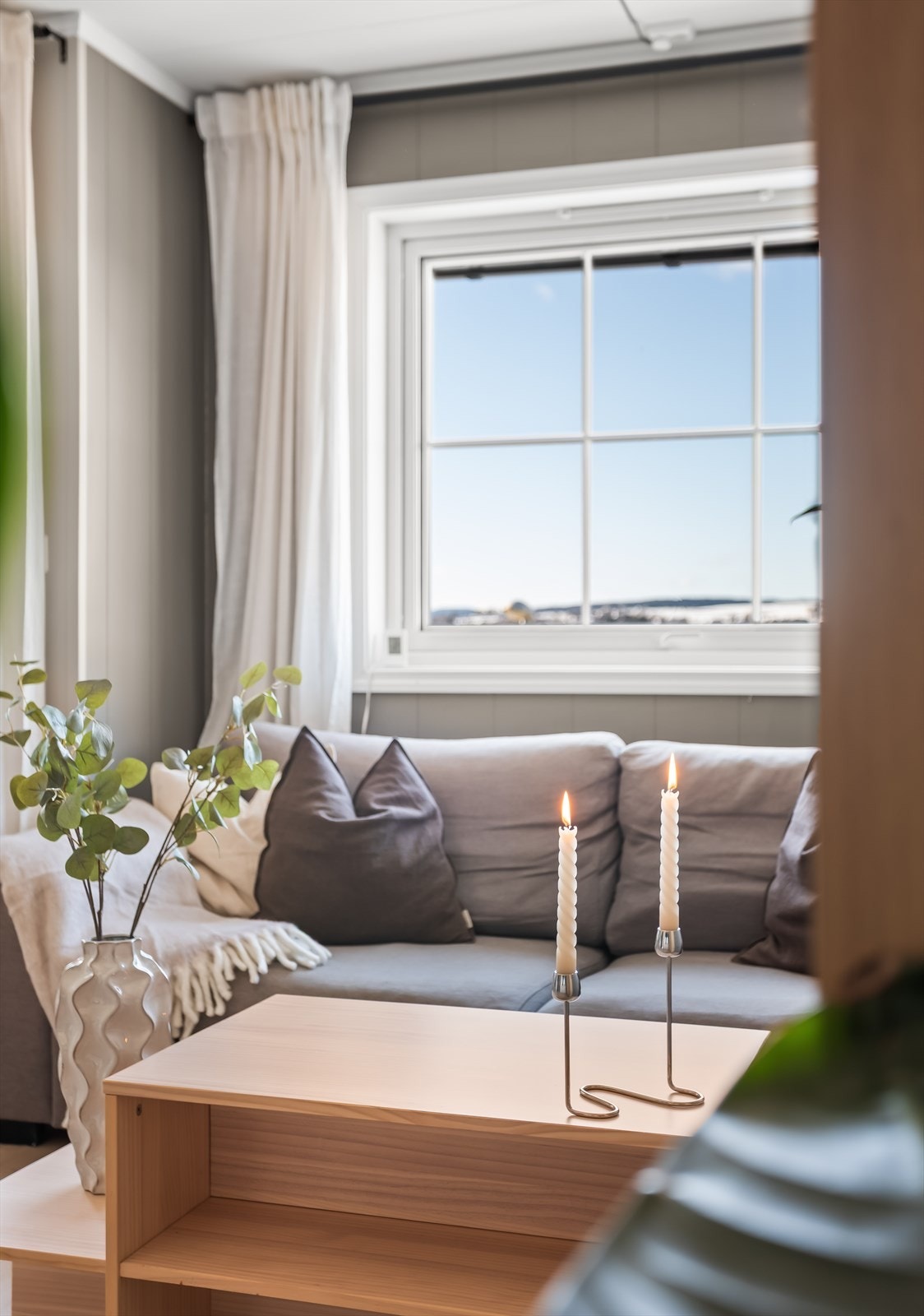 Gode vindusflater slipper inn rikelig med naturlig lys. Galleribilde