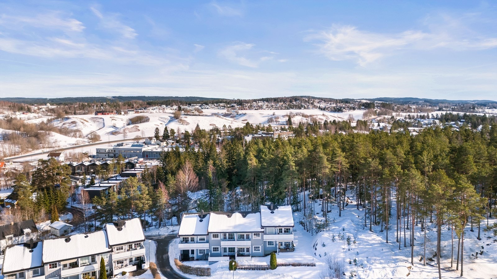 Området byr på gode turmuligheter med umiddelbar nærhet til skog og mark. Galleribilde