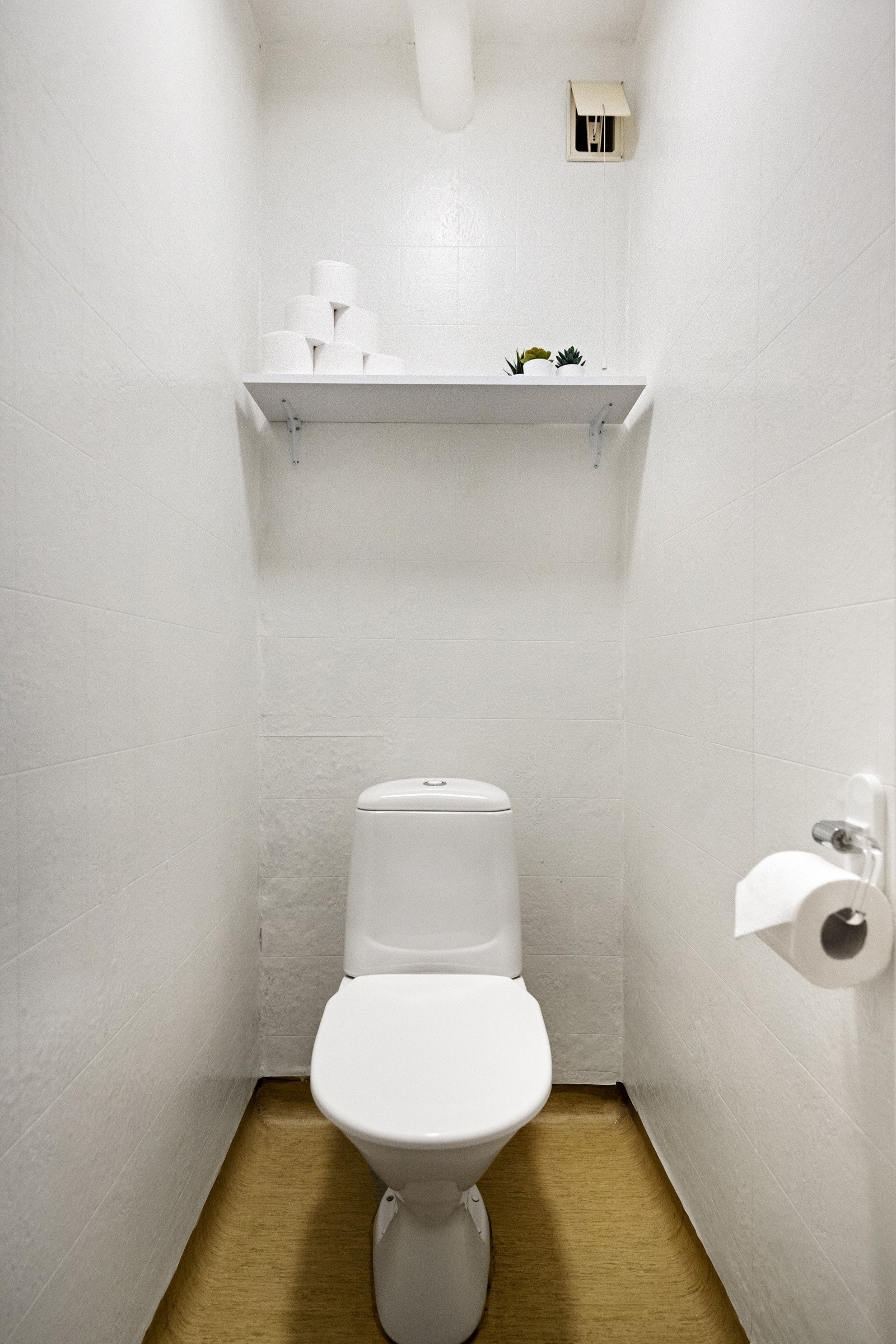 I tillegg har leiligheten separat toalettrom. Galleribilde