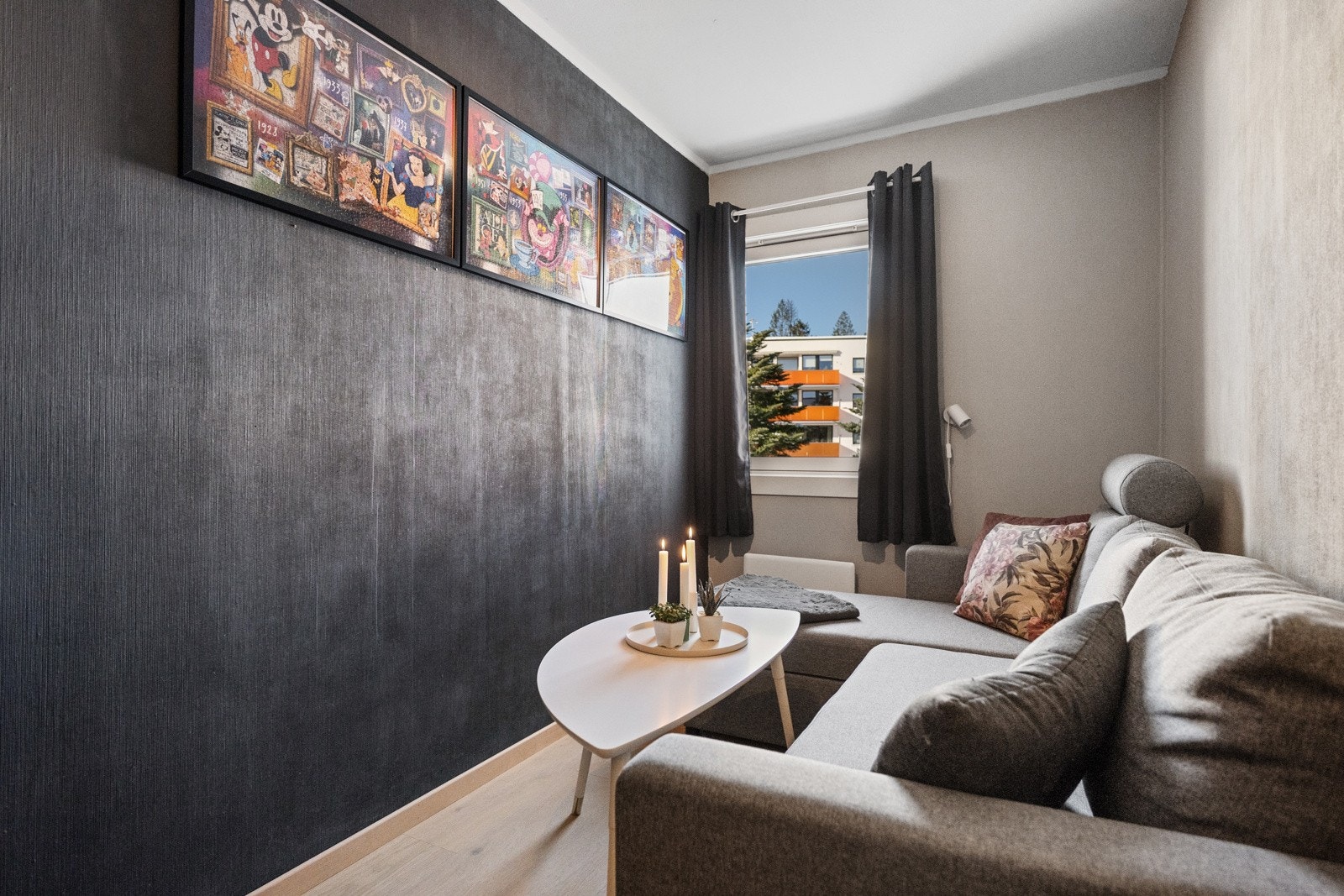 Soverom nr. 2 er i dag innredet som en ekstra stue / kontor. Galleribilde