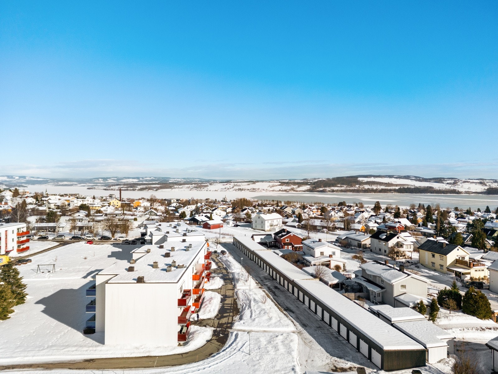 Byen har et levende kulturliv og flotte naturopplevelser rett utenfor døra. Galleribilde