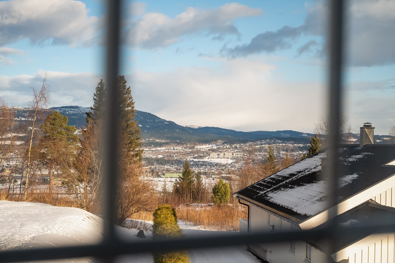 Flott utsikt fra stuevinduet Galleribilde