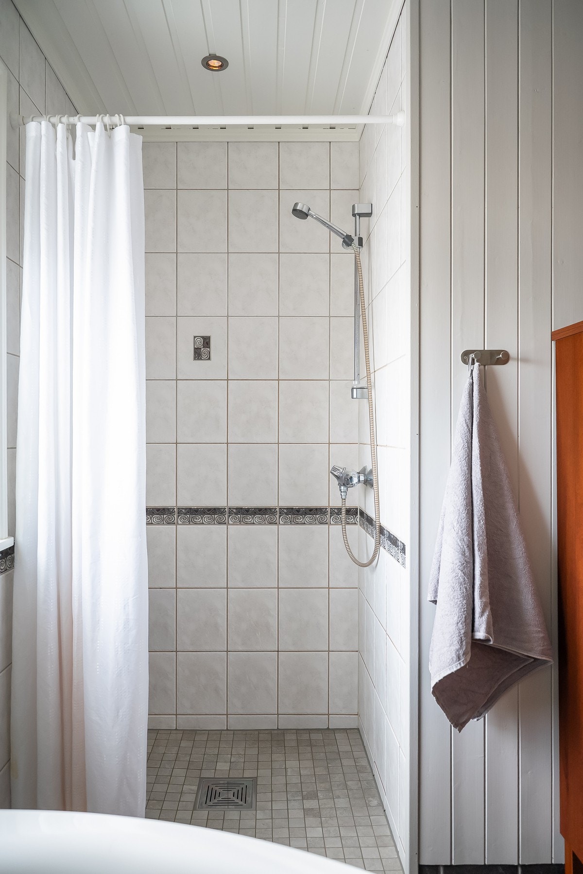 Praktisk og fin dusjnisje Galleribilde