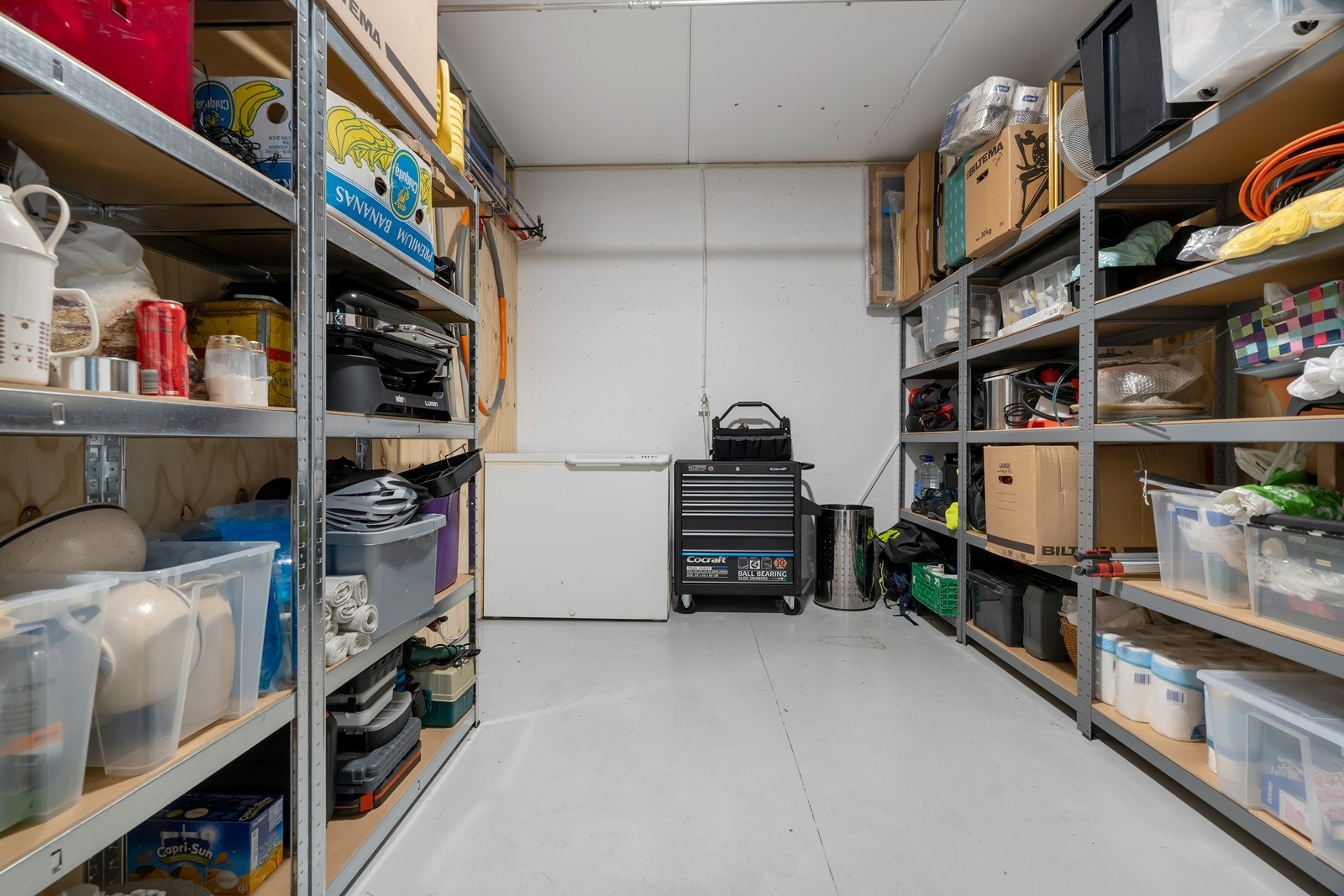 Praktisk bod i kjeller. Denne er skikkelig romslig.. Galleribilde