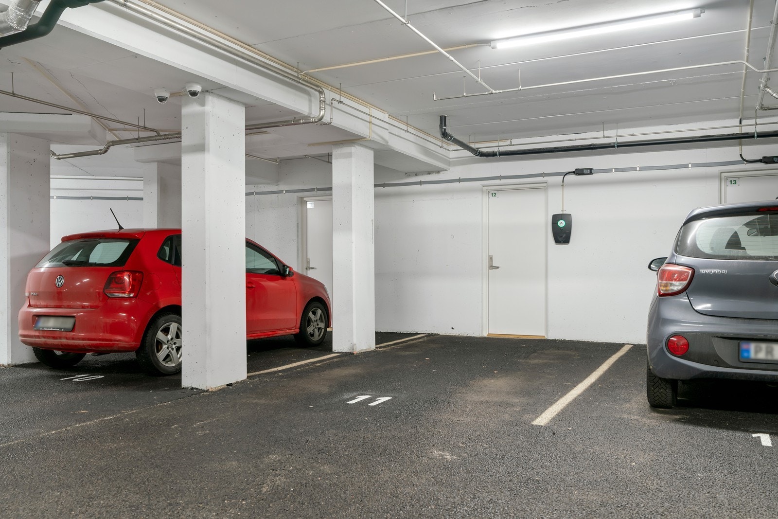 Parkeringsplass som kjøpes i tillegg for kr Parkeringsplass i garasjeanlegg følger med mot pristillegg kr 350 000,- Galleribilde