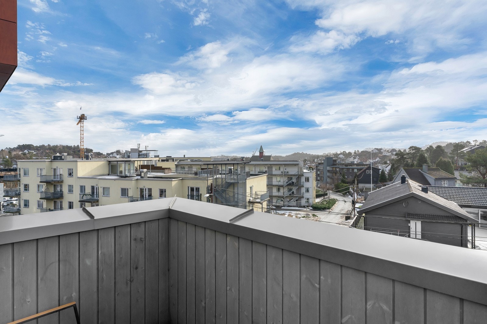 Nydelig sør-vendt balkong. Galleribilde