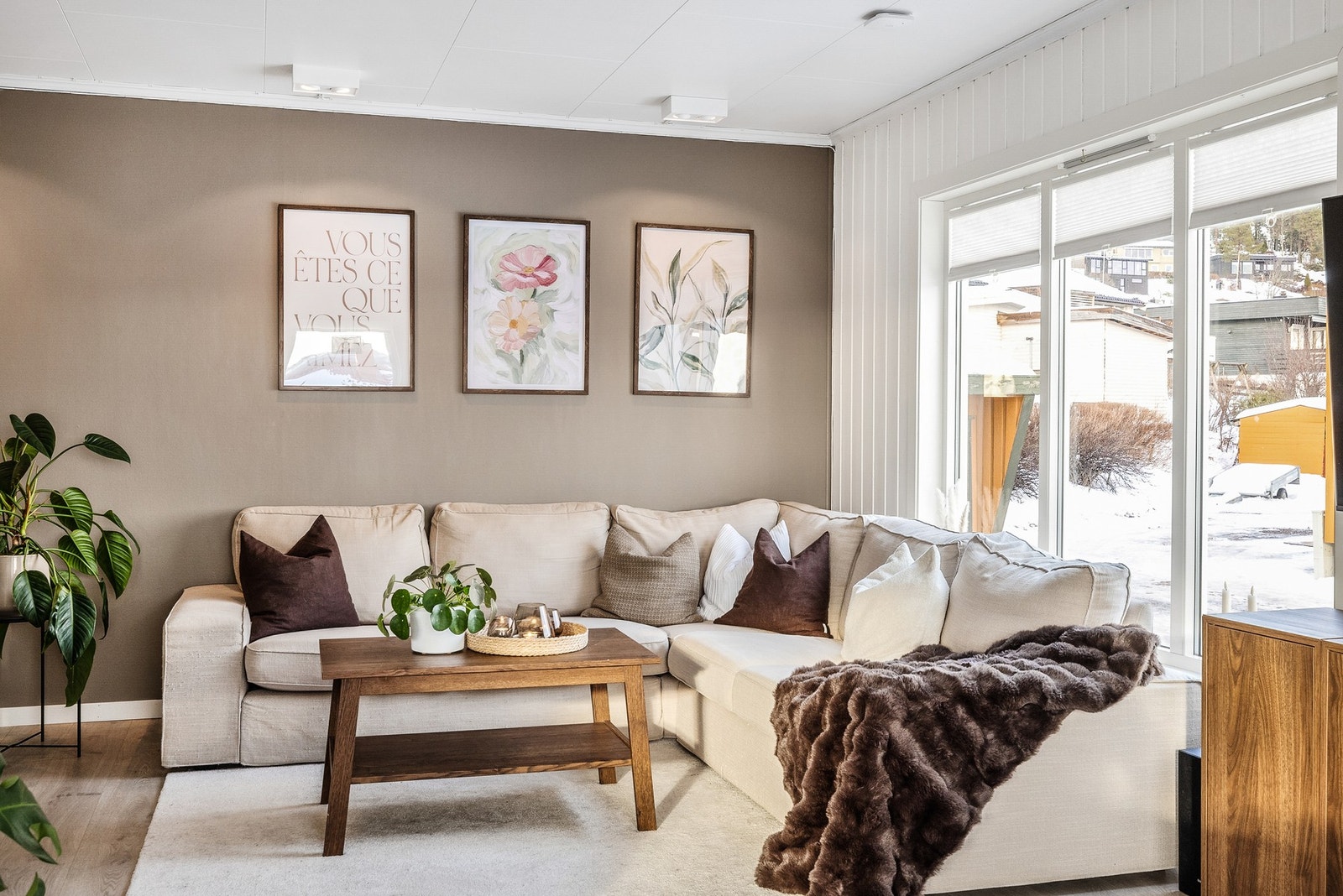 Delikate overflater i tidsriktig stil Galleribilde