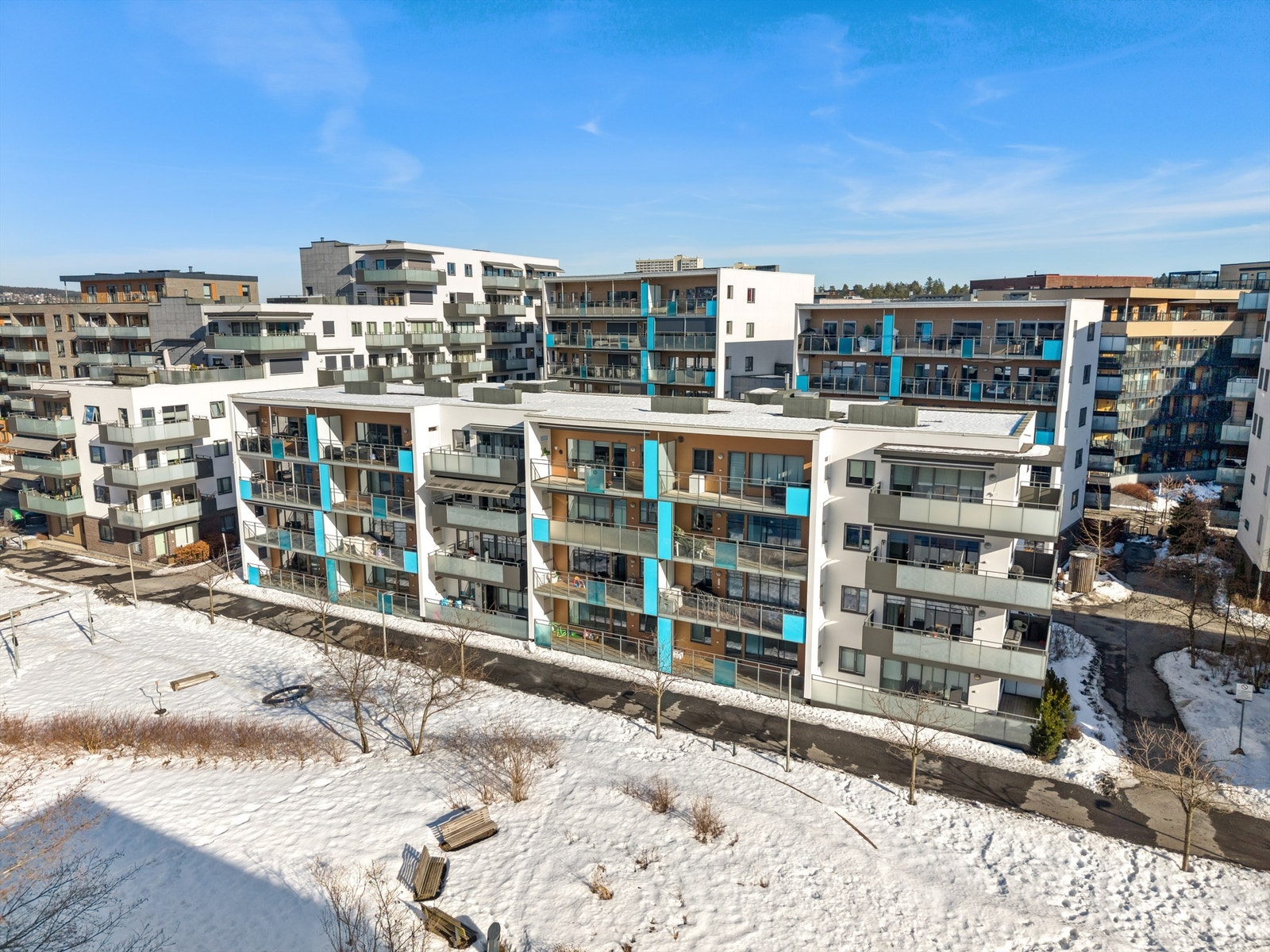 Leiligheten ligger i byggets 3-etasje og er plassert sentralt i Lørenskog. Galleribilde