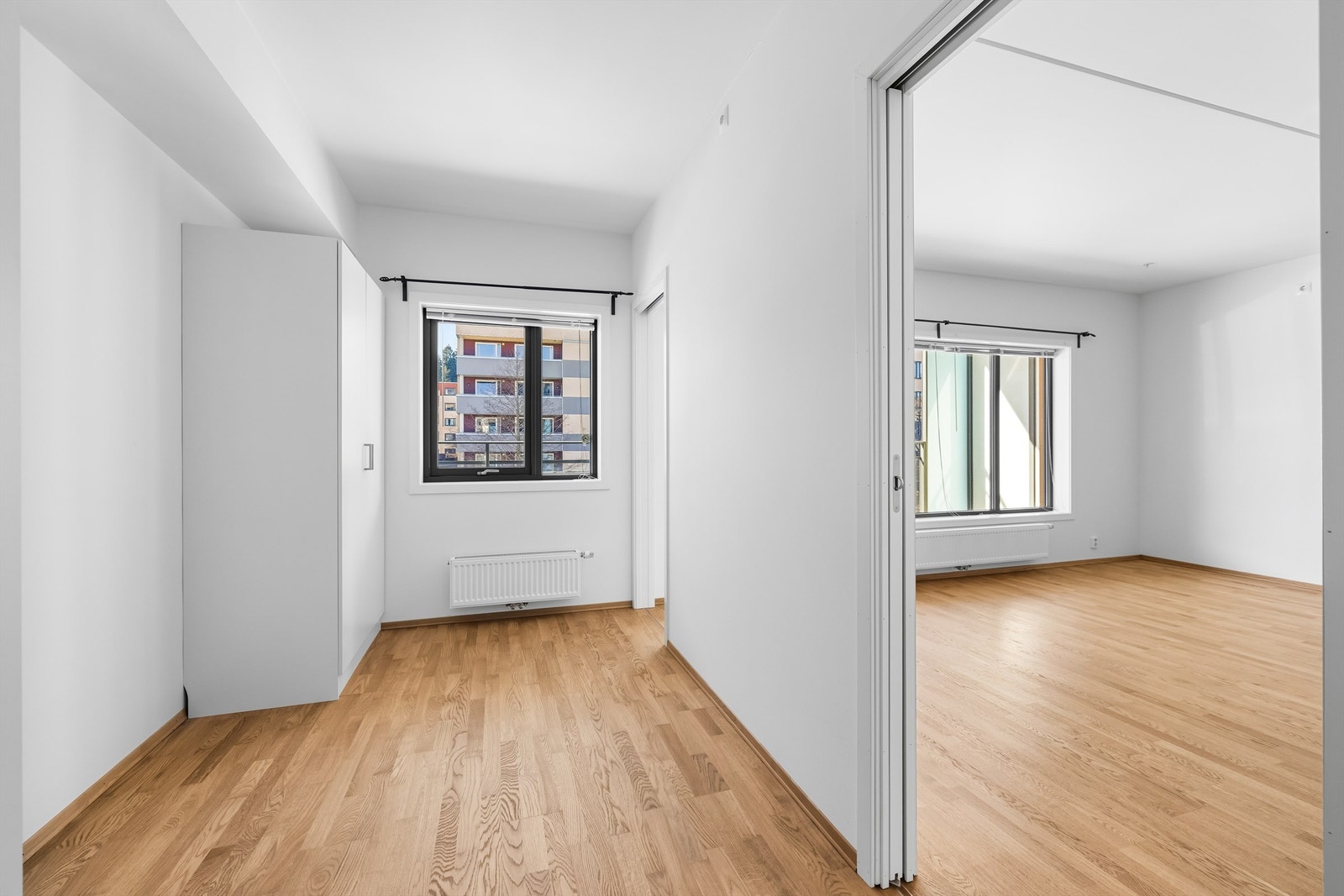 Soverommet er lyst og luftig, og har inngang i begge ender av rommet. Galleribilde