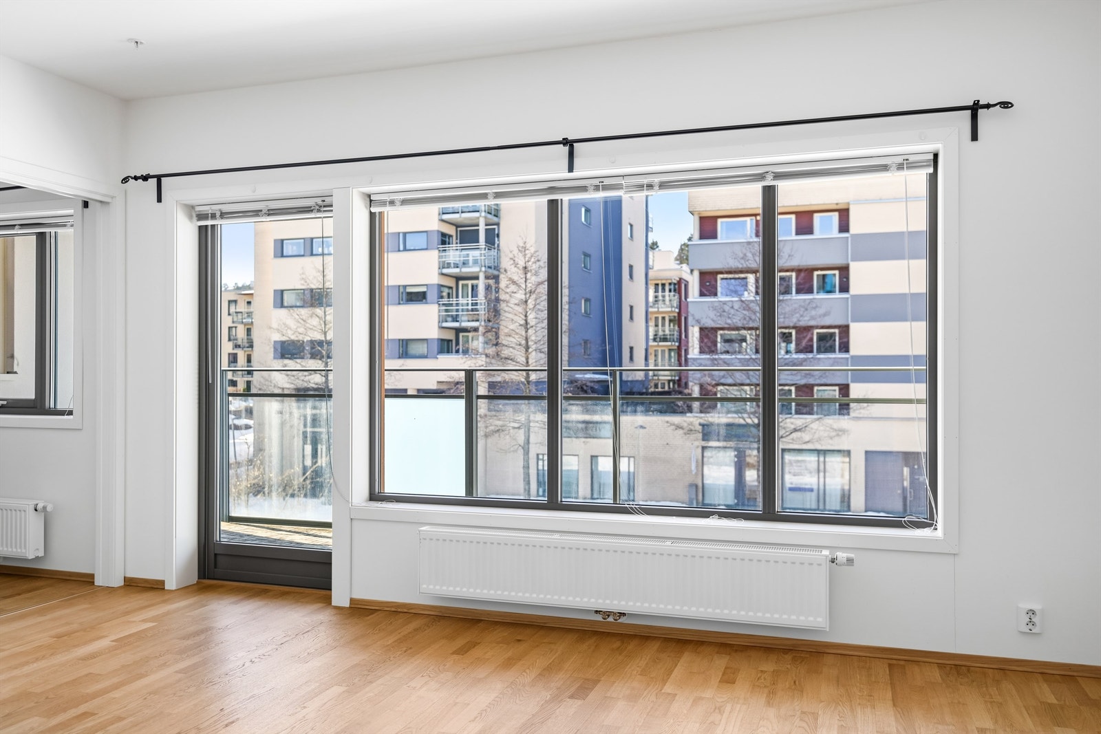 Fra stuen har du utgang til en balkong på 13 kvm. Galleribilde