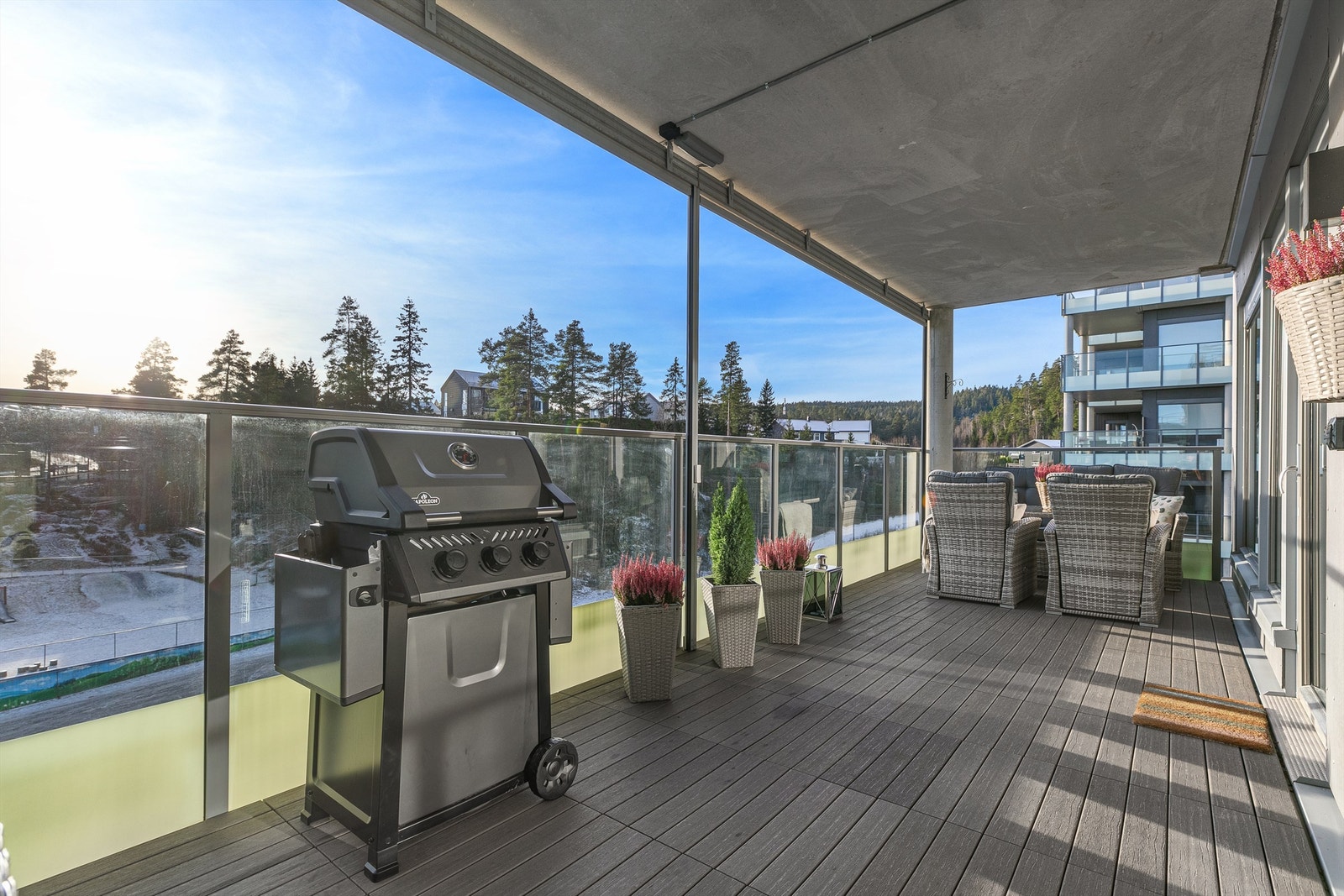 Her kan man nyte solen. Galleribilde