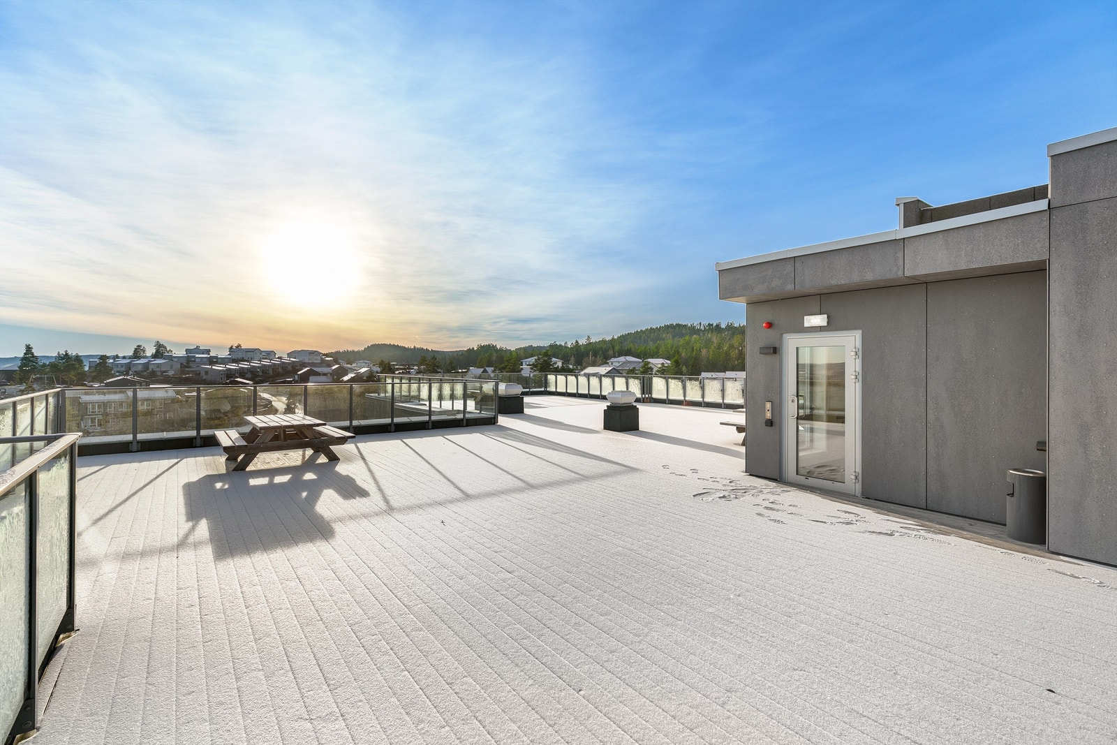 Felles takterrasse hvor solen kan nytes hele dagen. Galleribilde